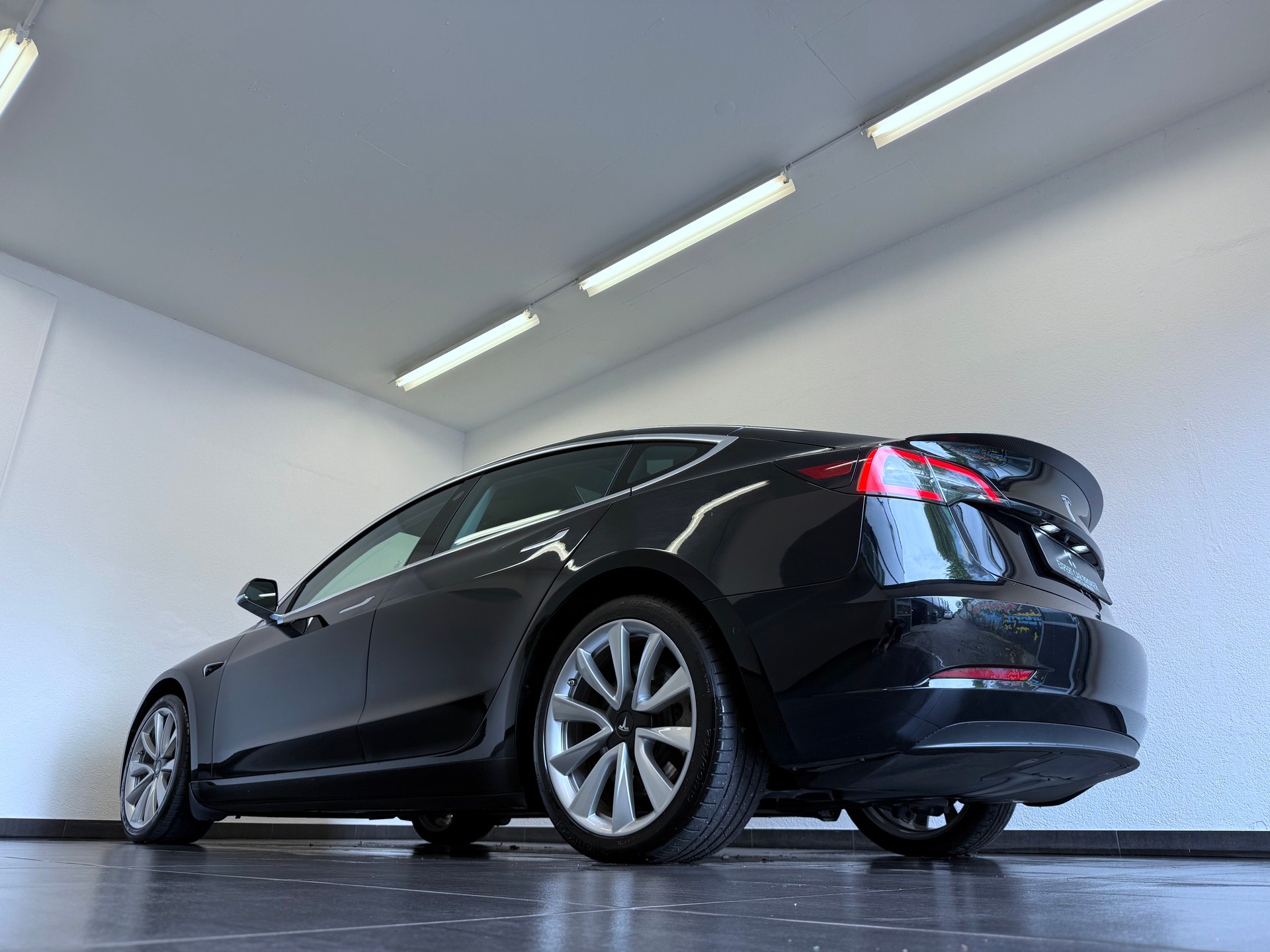 TESLA Model 3 Long Range Dual Motor AWD-image-24
