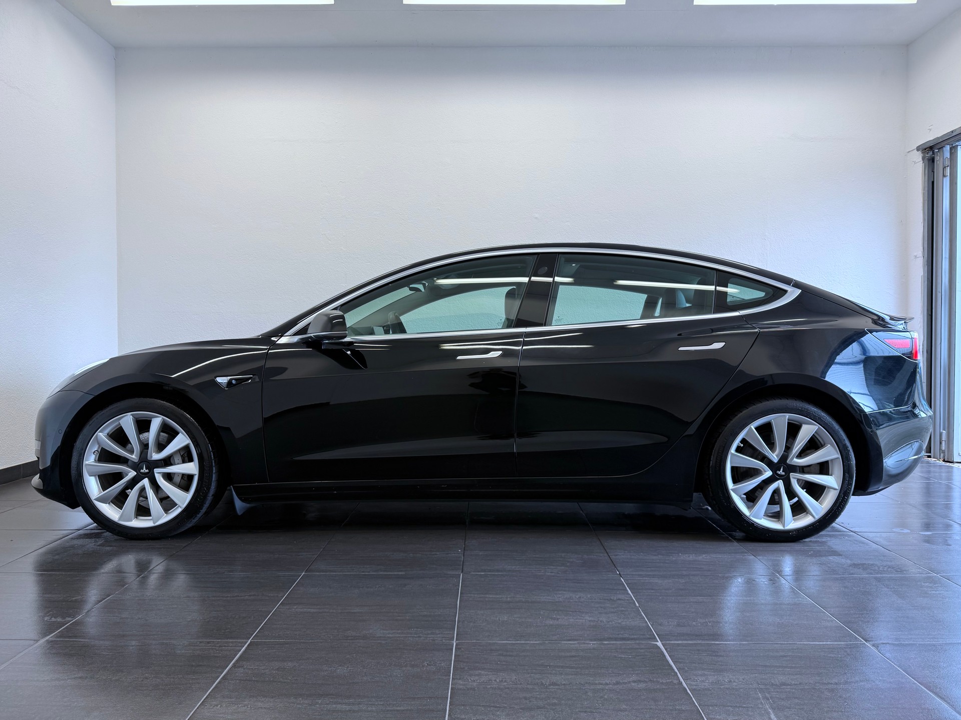 TESLA Model 3 Long Range Dual Motor AWD-image-21