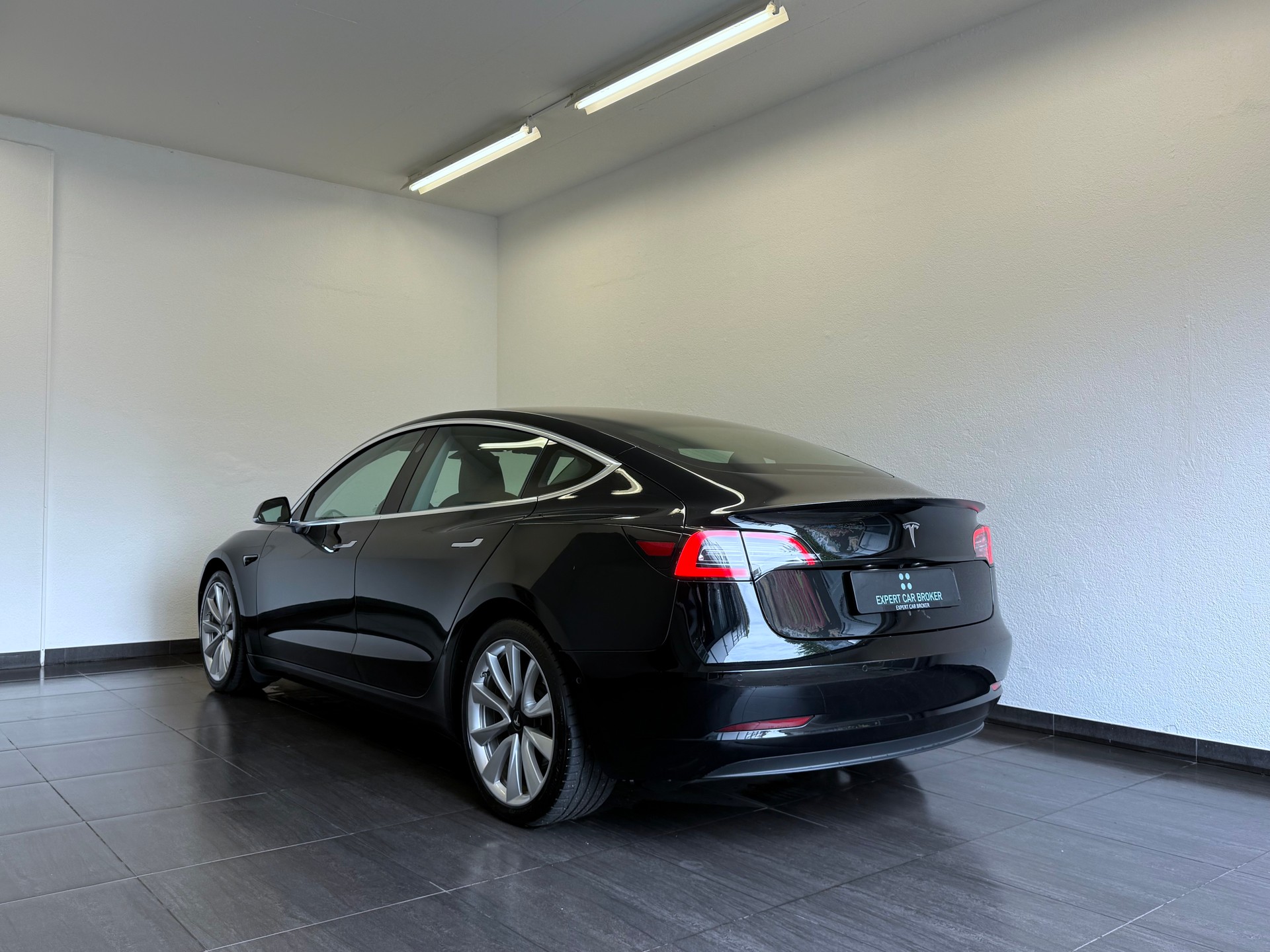 TESLA Model 3 Long Range Dual Motor AWD-image-13