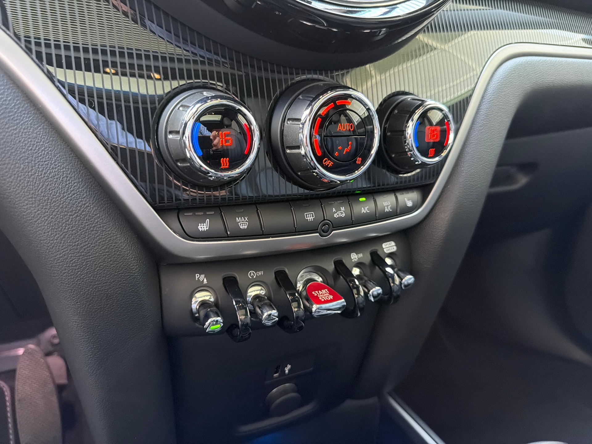MINI Countryman F60 2.0i Cooper S ALL4-image-17