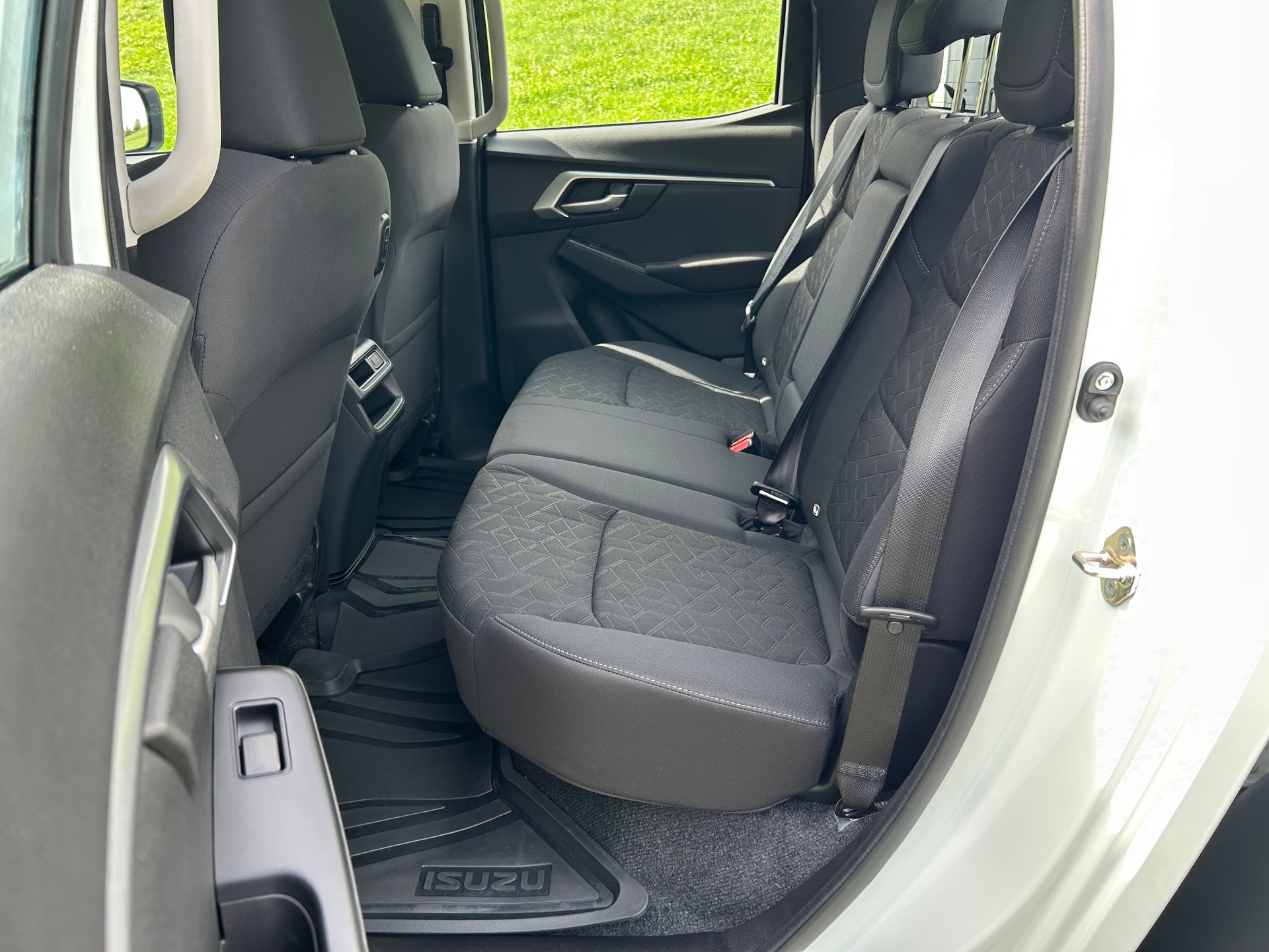 ISUZU D-MAX 1.9 CrewCab N60BB+ 4x4 AT Alubrücke-image-14
