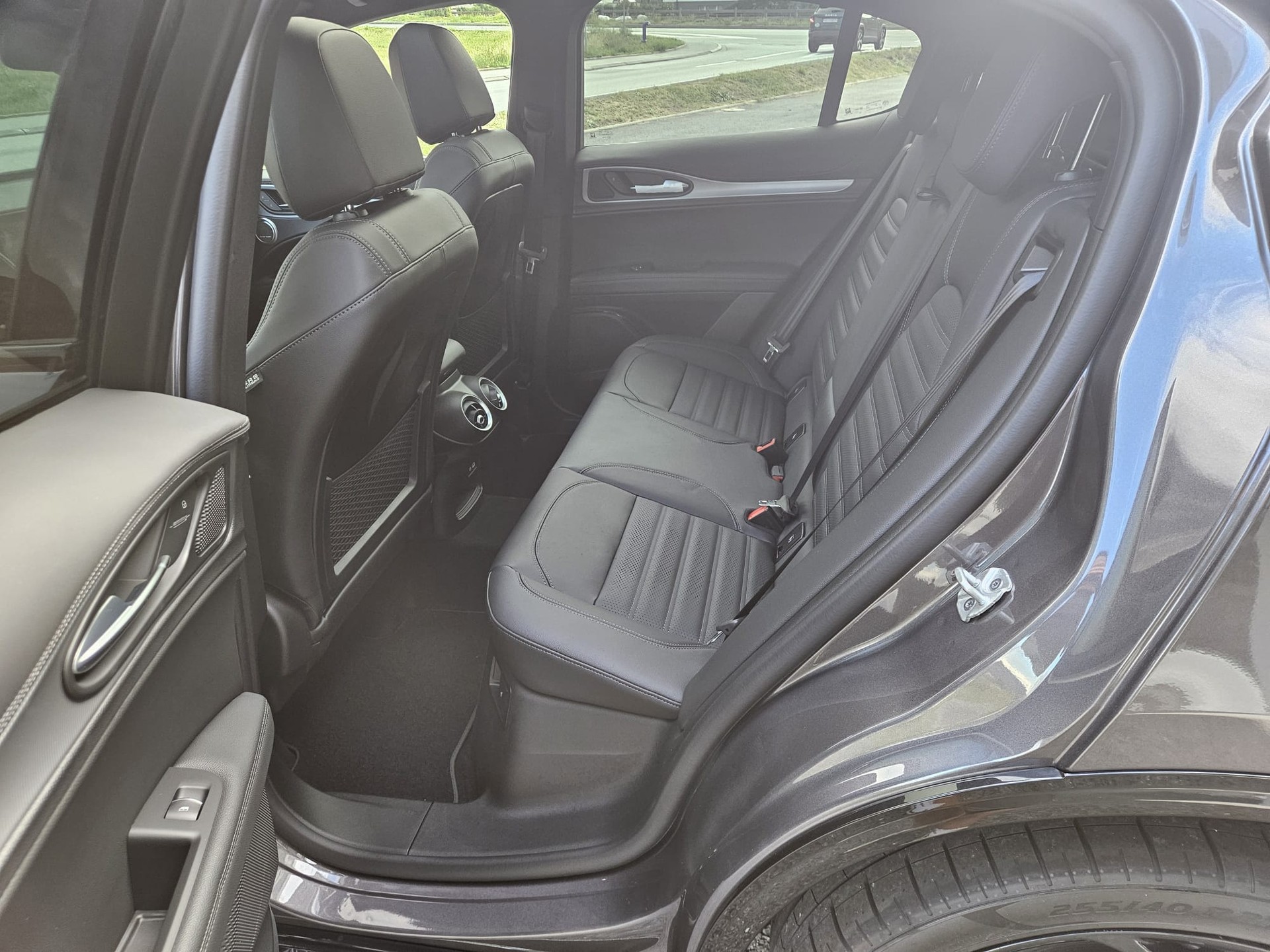 ALFA ROMEO Stelvio Veloce-image-12