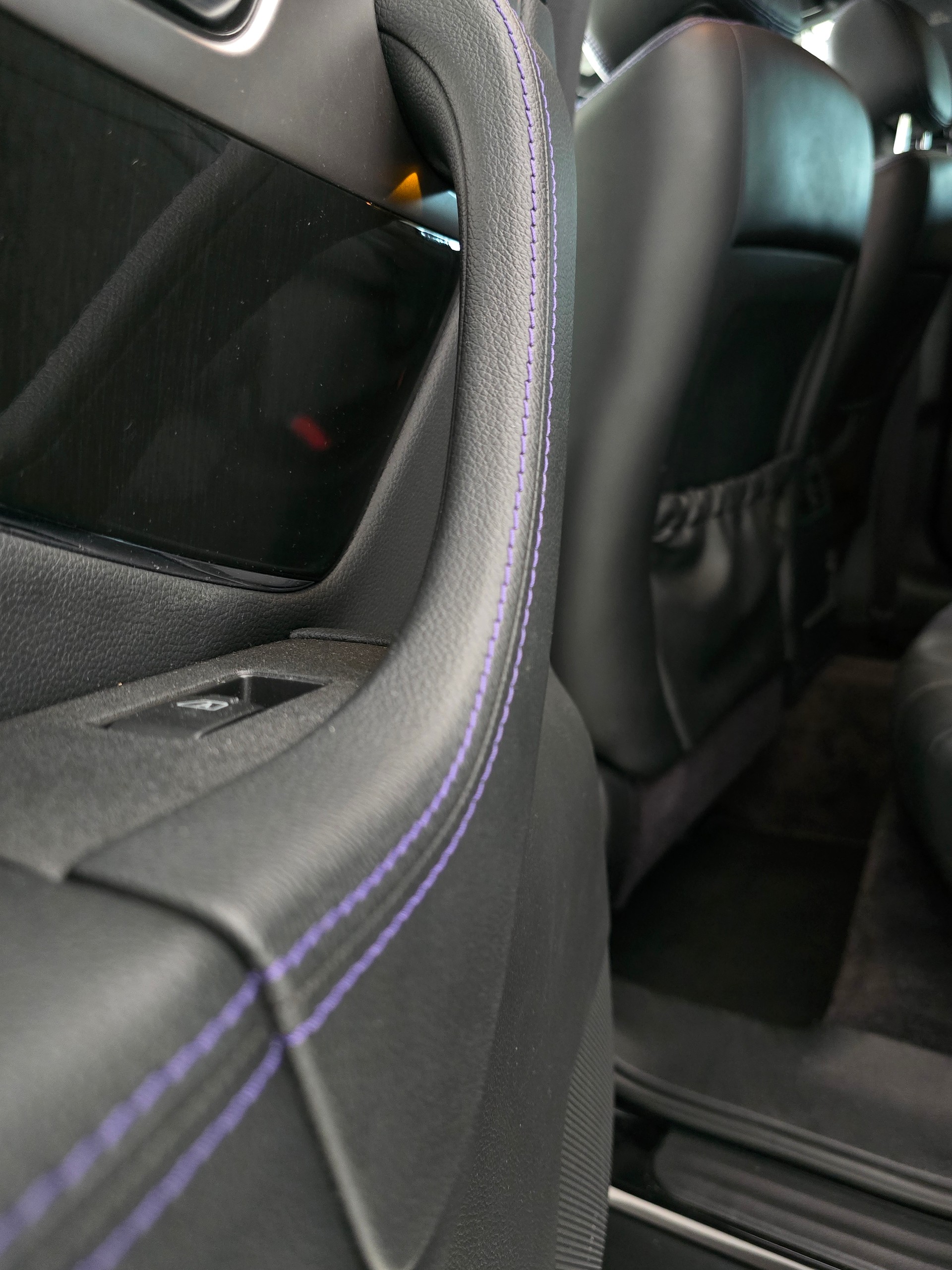 INFINITI QX70 3.7 S Premium AWD Automatic-image-13