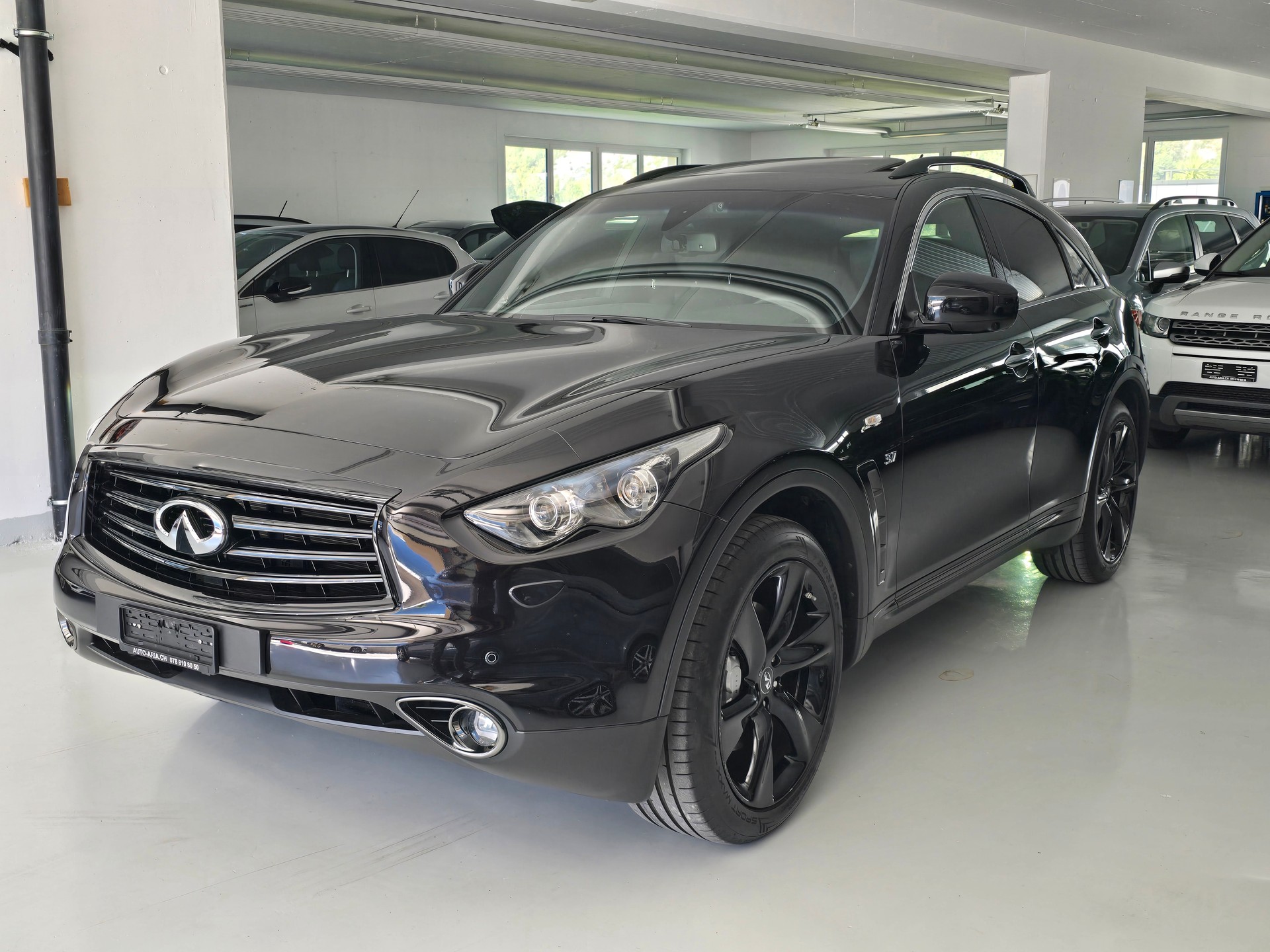 INFINITI QX70 3.7 S Premium AWD Automatic-image-1