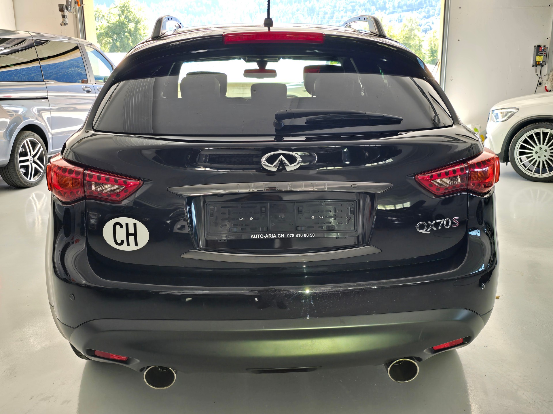 INFINITI QX70 3.7 S Premium AWD Automatic-image-5