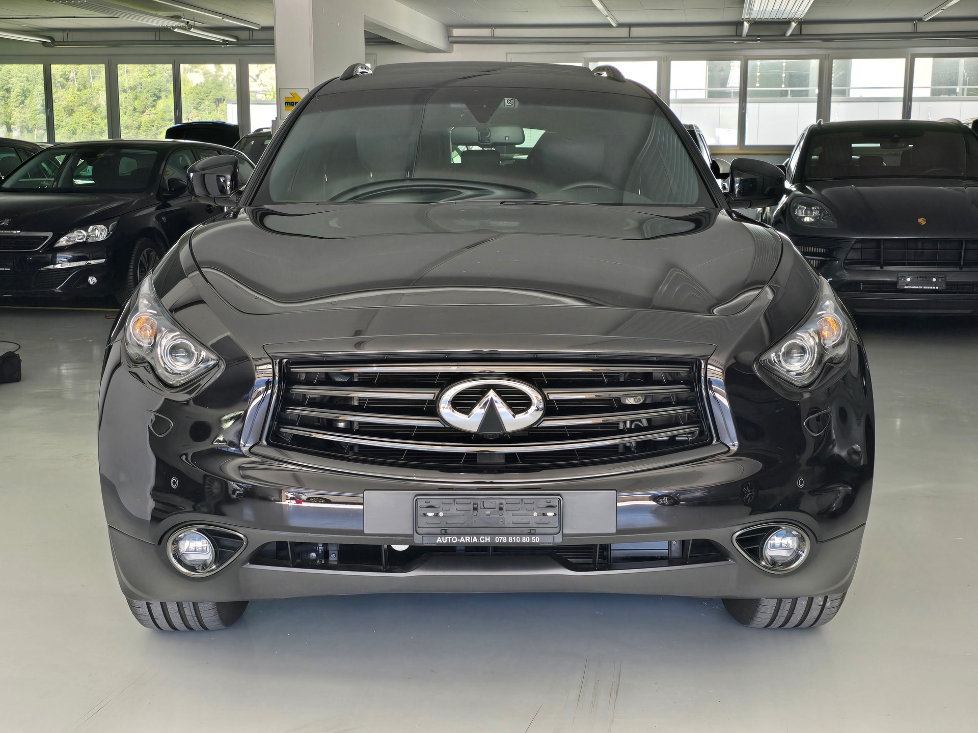 INFINITI QX70 3.7 S Premium AWD Automatic-image-0