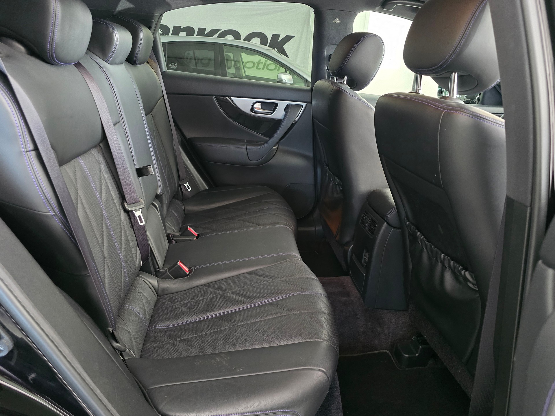 INFINITI QX70 3.7 S Premium AWD Automatic-image-12