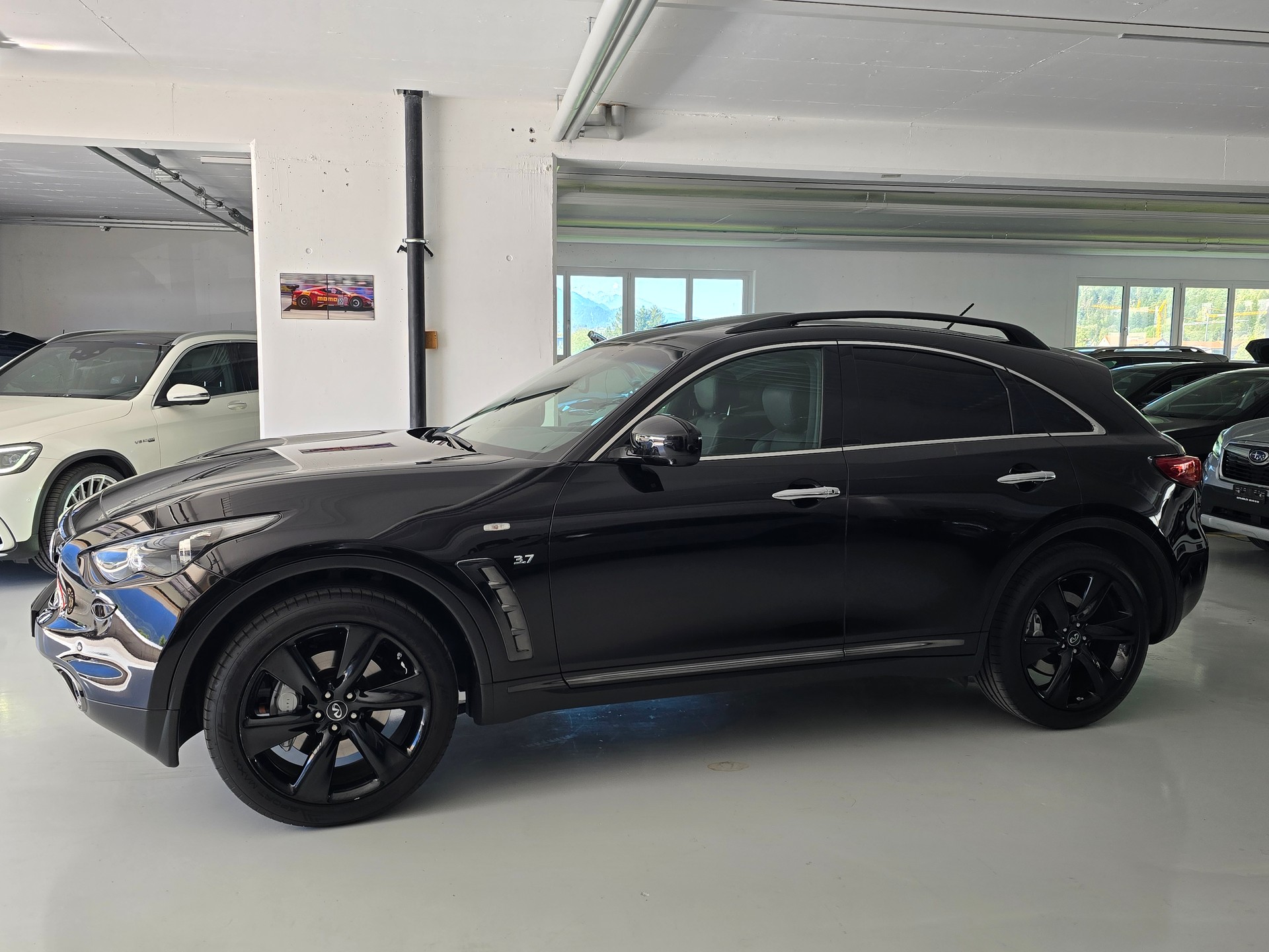 INFINITI QX70 3.7 S Premium AWD Automatic-image-3