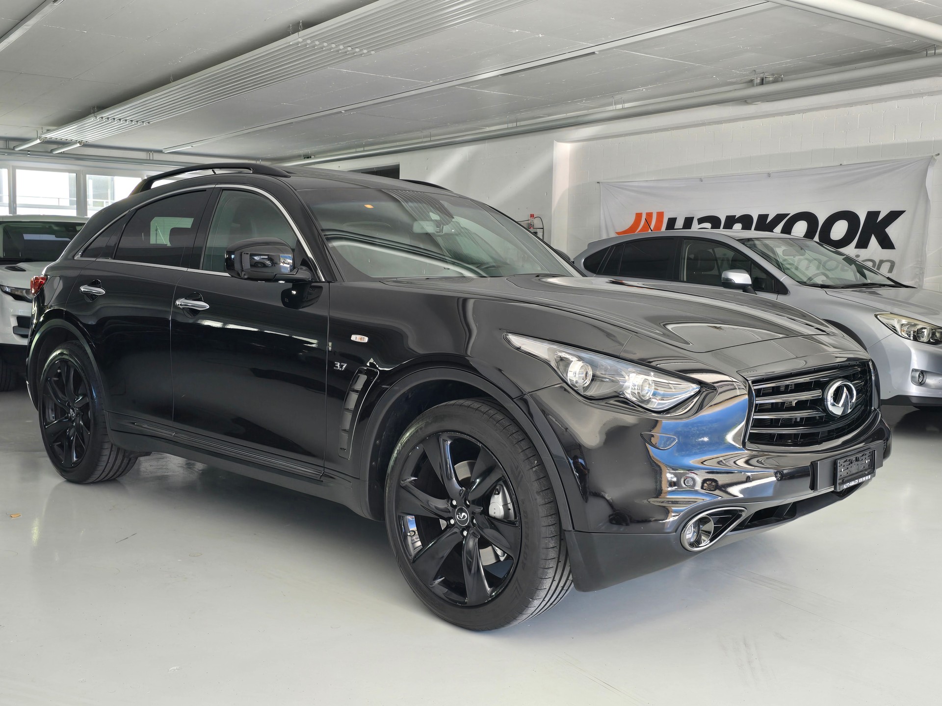 INFINITI QX70 3.7 S Premium AWD Automatic-image-2