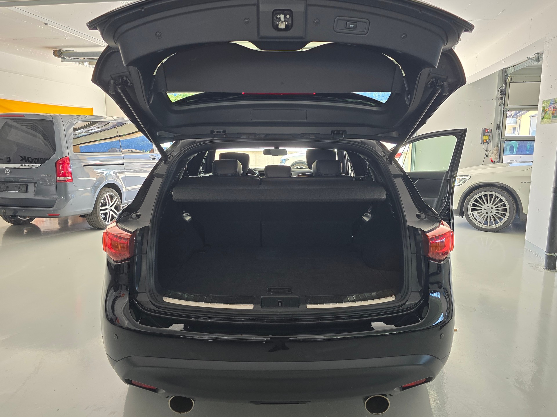 INFINITI QX70 3.7 S Premium AWD Automatic-image-7