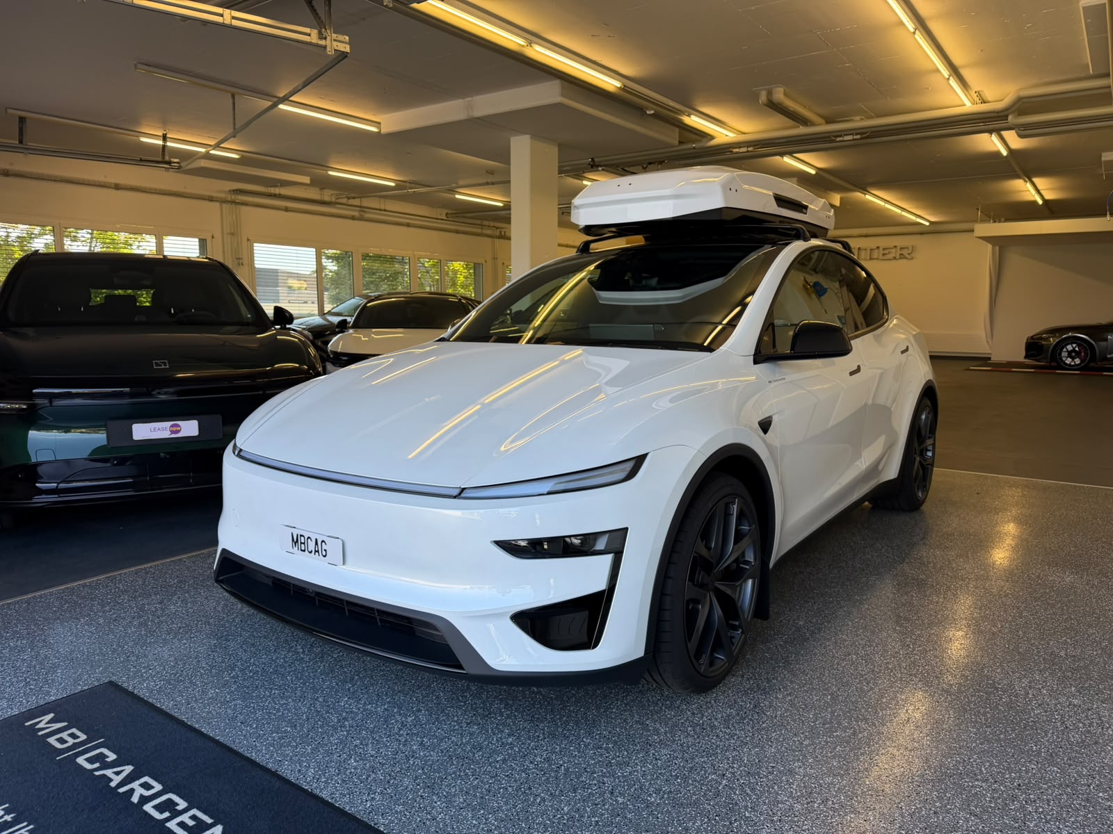TESLA Model Y Performance AWD 626PS, Neuwagen, CH Typenschein, Dachbox-image-2