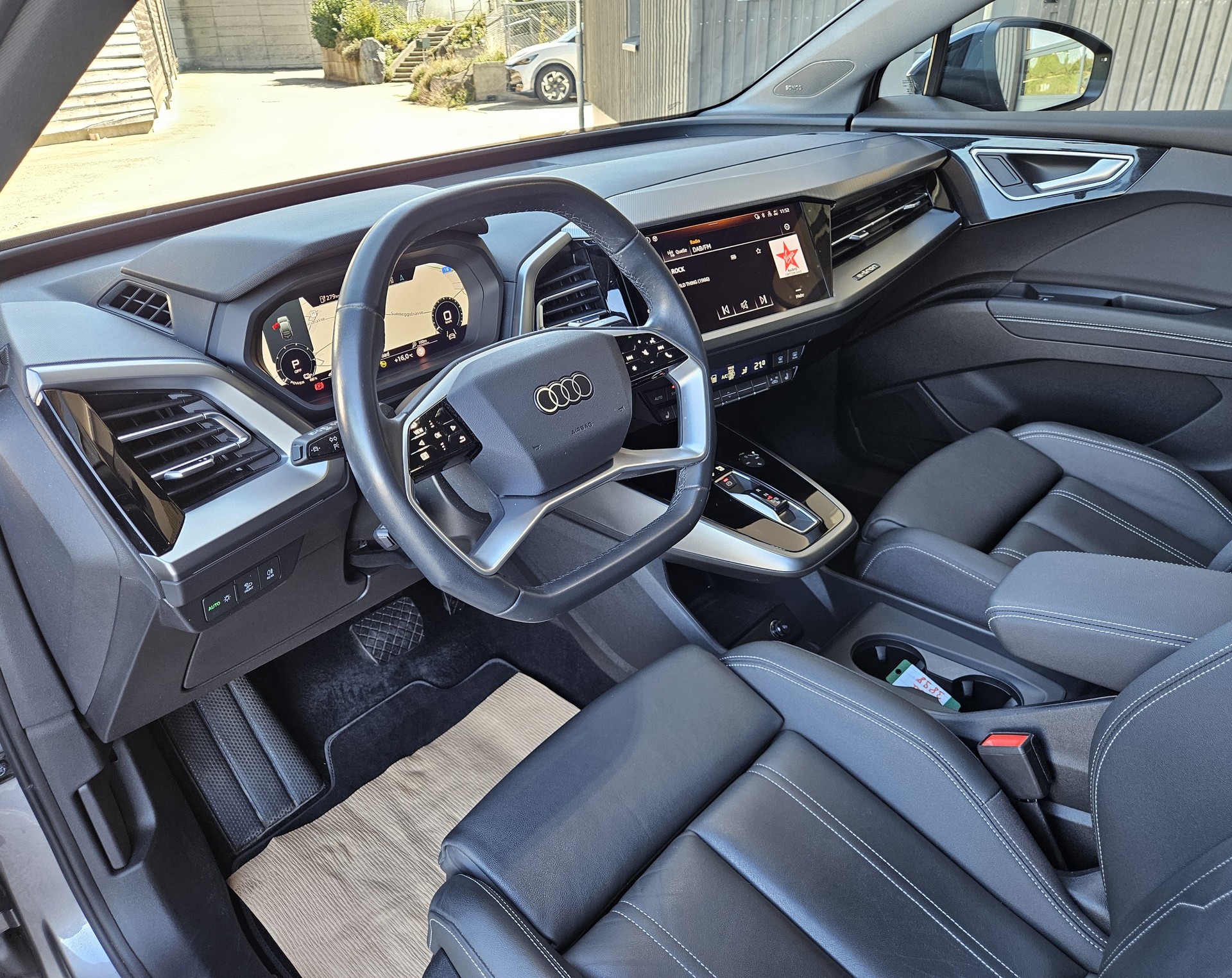 AUDI Q4 Sportback e-tron 50 quattro S-Line Modell 2024 mit Anhängerkupplung-image-12
