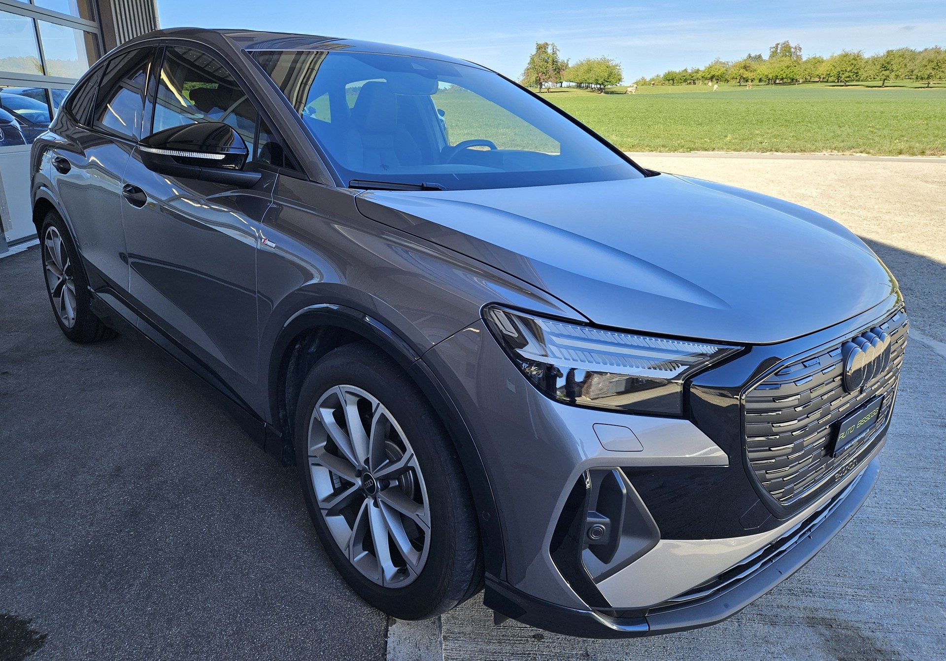 AUDI Q4 Sportback e-tron 50 quattro S-Line Modell 2024 mit Anhängerkupplung-image-0