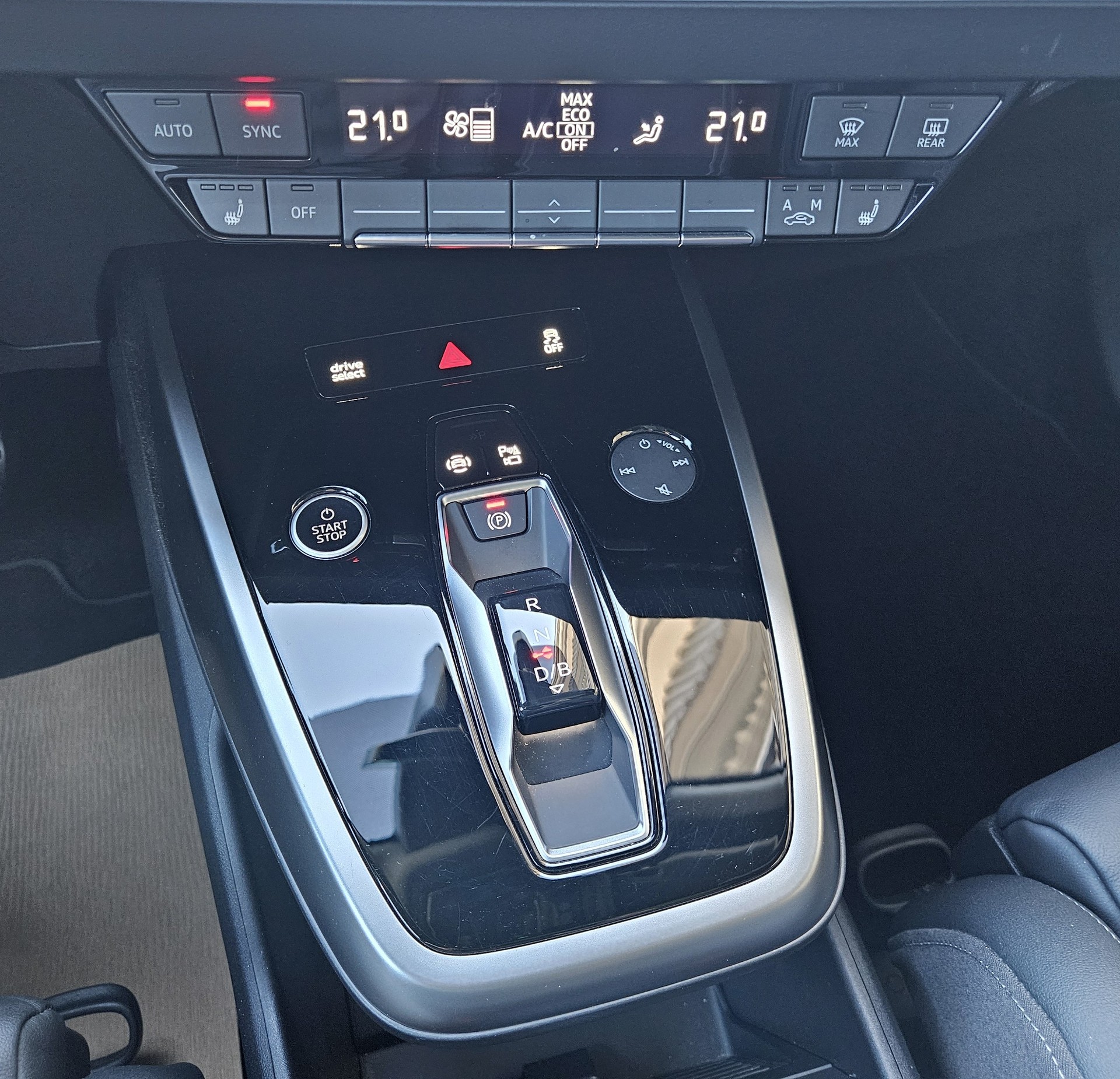 AUDI Q4 Sportback e-tron 50 quattro S-Line Modell 2024 mit Anhängerkupplung-image-24