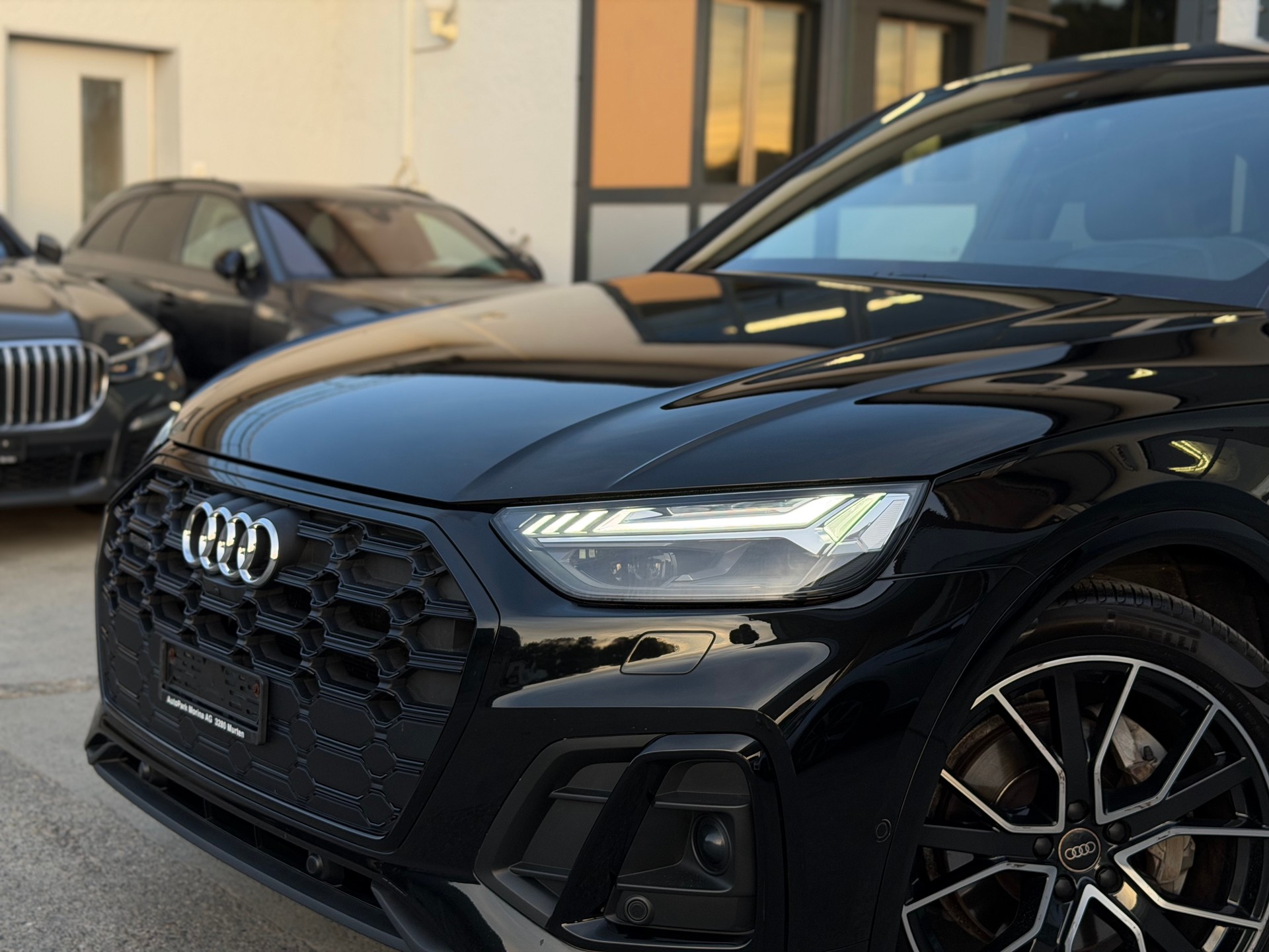 AUDI Q5 40 TDI Black Edition quattro S-tronic-image-8
