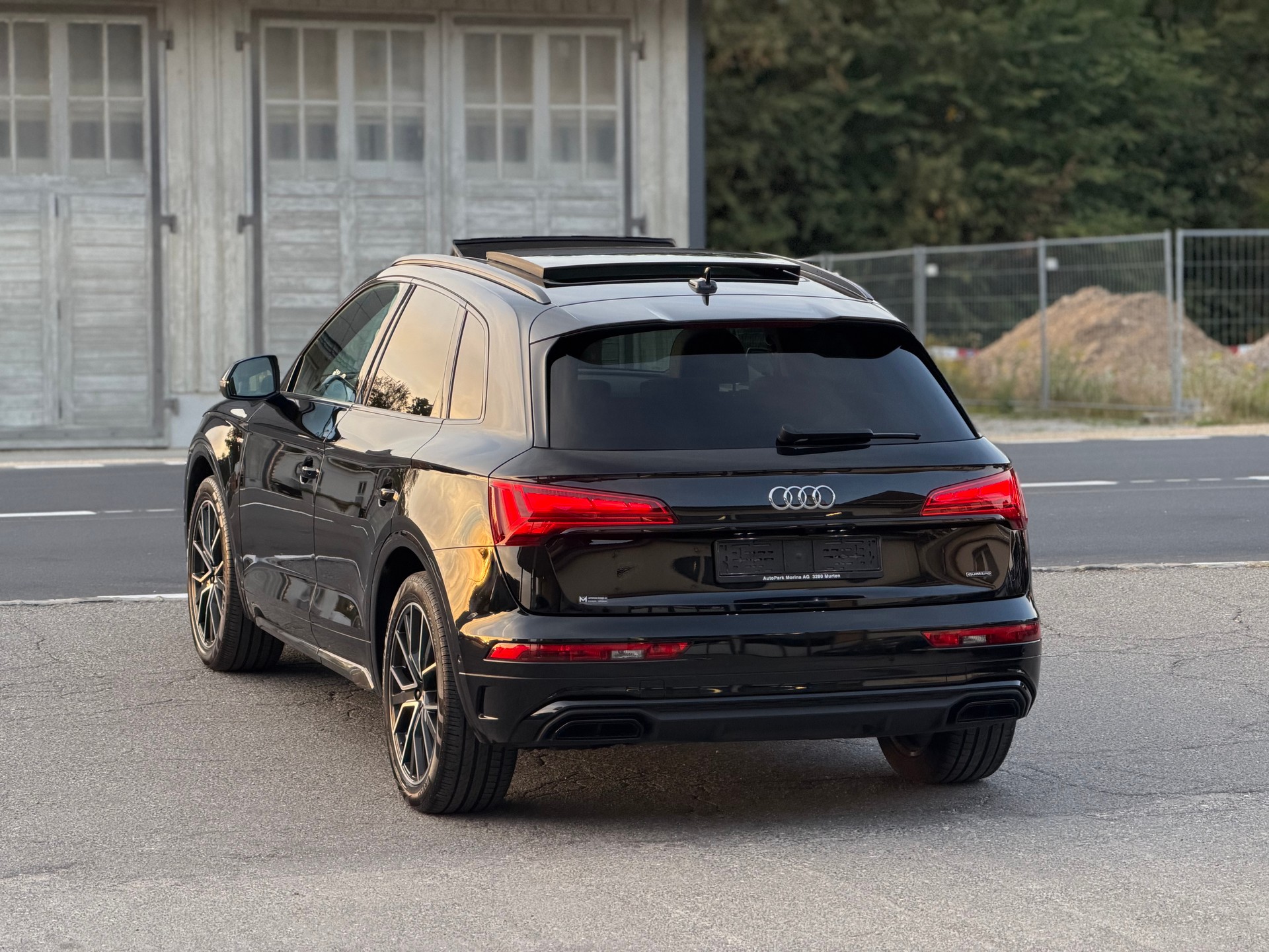 AUDI Q5 40 TDI Black Edition quattro S-tronic-image-6