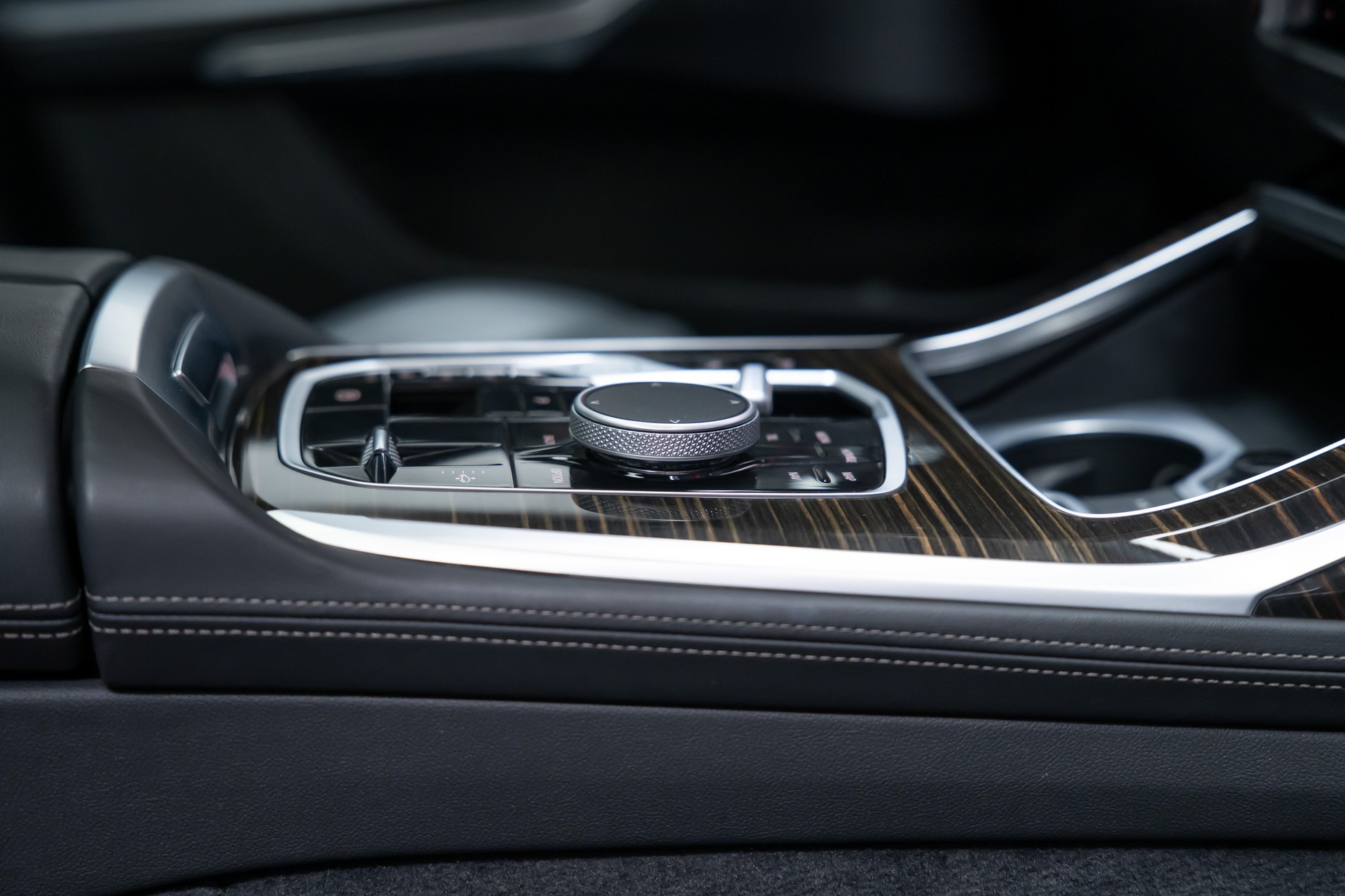 BMW X7 40d xDrive SAG M Sport / Iconic Glow / Panorama-Glasdach / 360°Kamera /-image-15