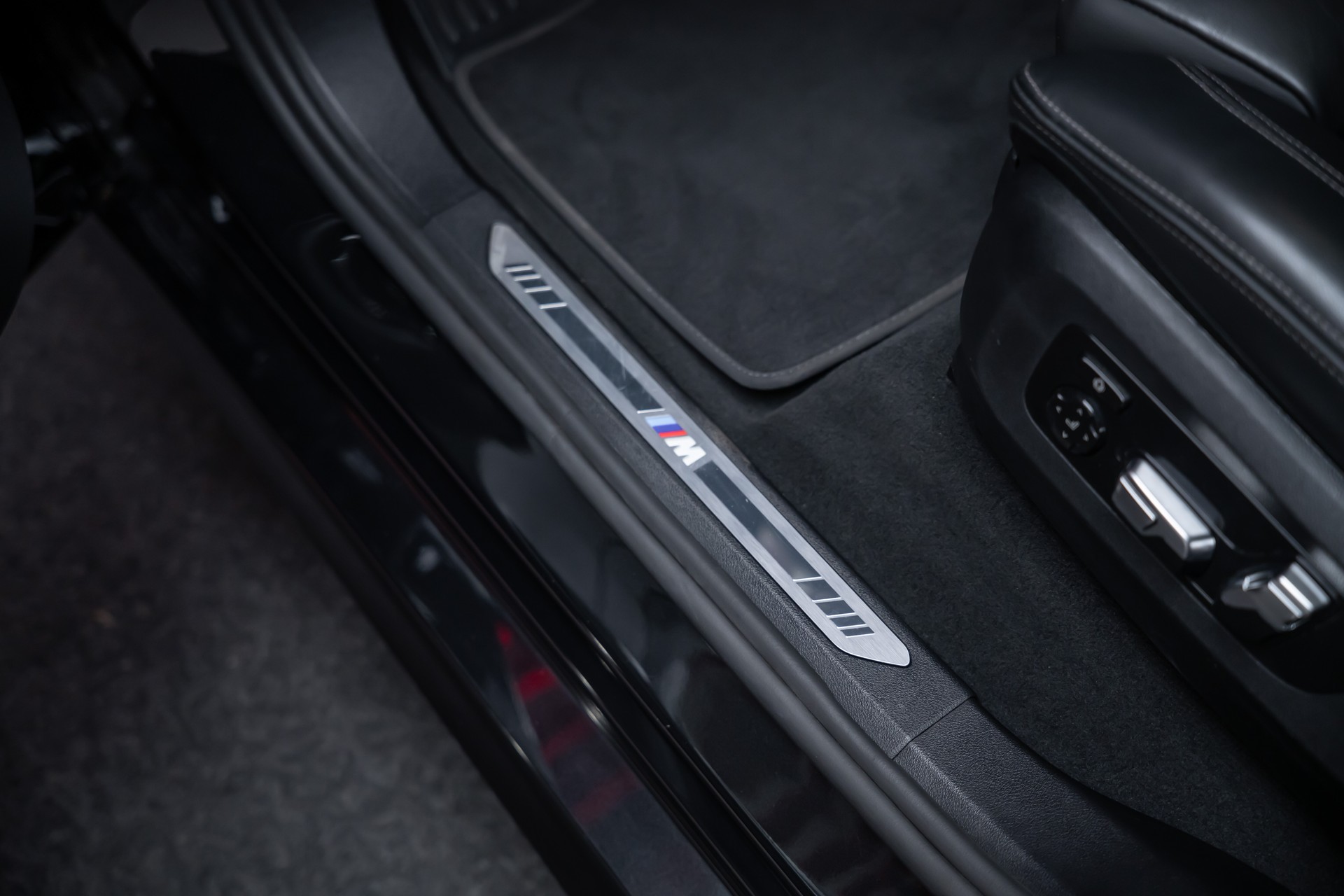 BMW X7 40d xDrive SAG M Sport / Iconic Glow / Panorama-Glasdach / 360°Kamera /-image-17