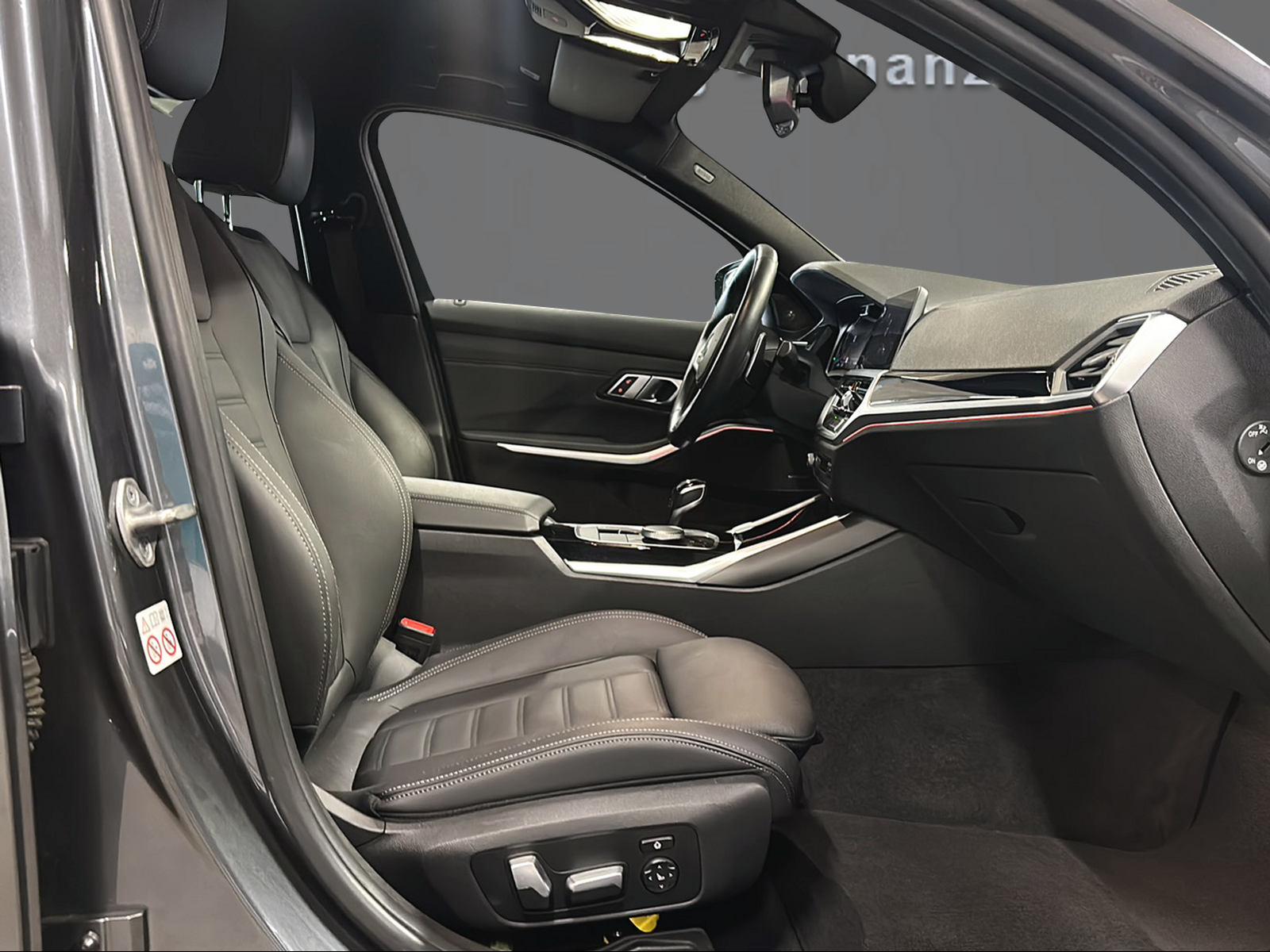 BMW 320d xDrive M Sport Steptronic-image-10