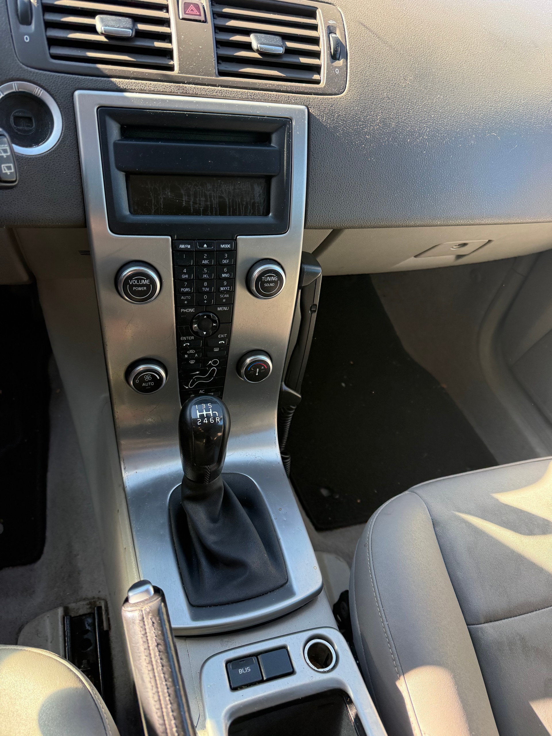 VOLVO V50 D5-image-5