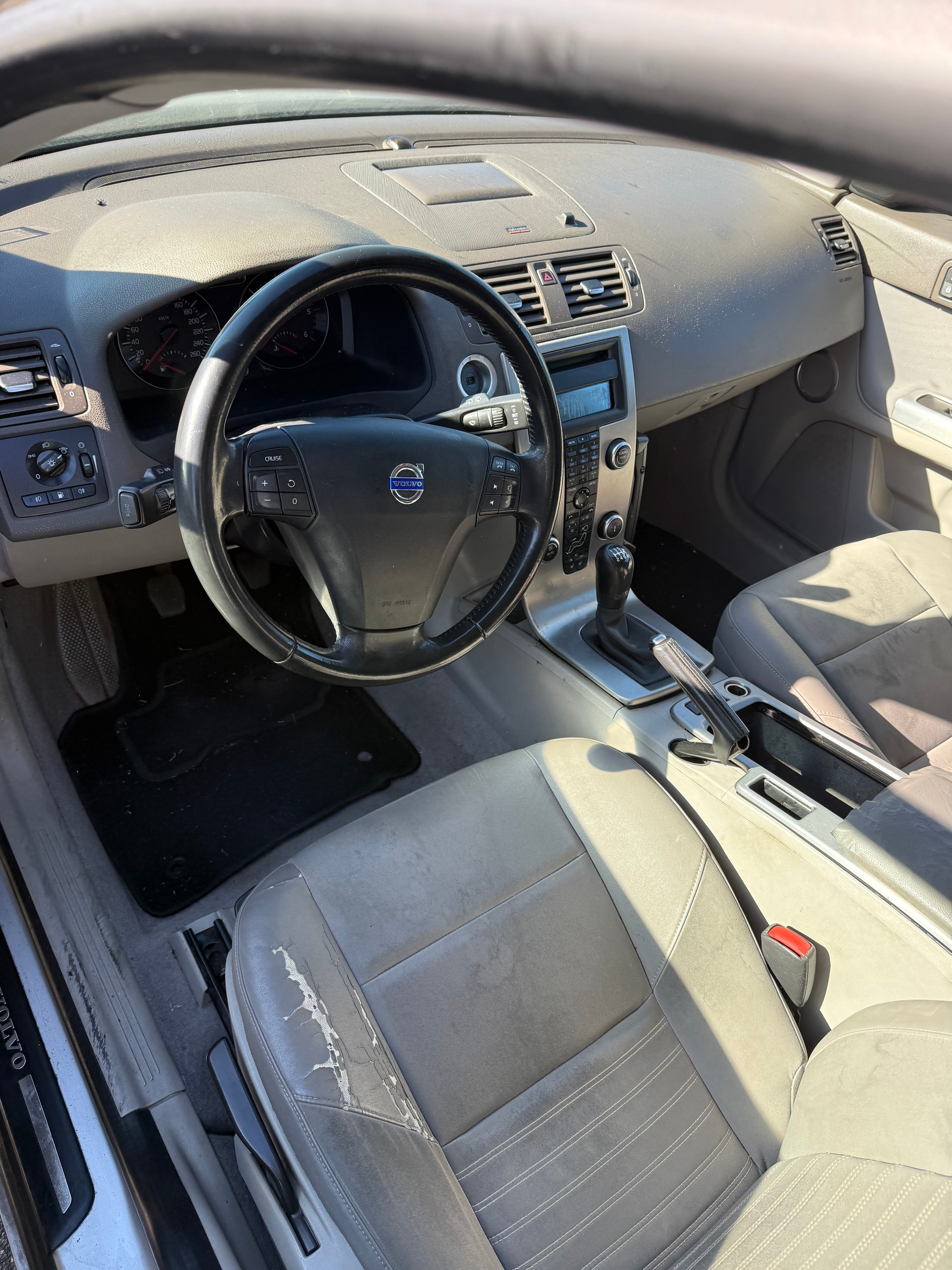 VOLVO V50 D5-image-4
