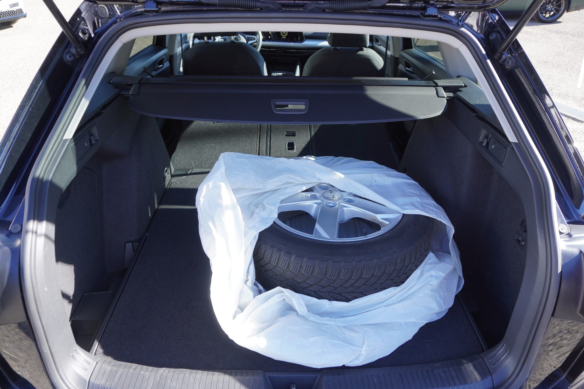 VW Golf Variant 2.0 TDI Life DSG 4Motion-image-9