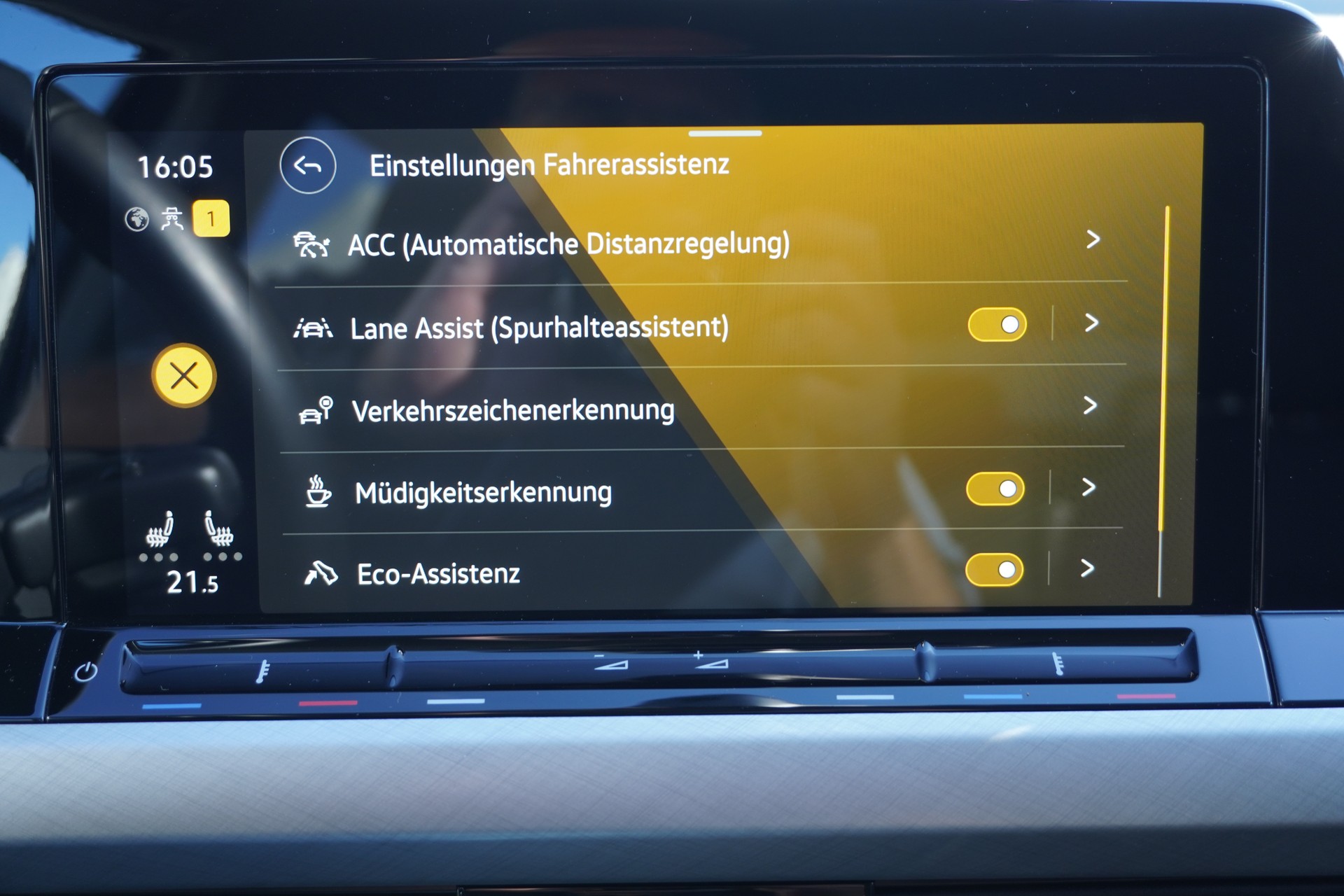 VW Golf Variant 2.0 TDI Life DSG 4Motion-image-28