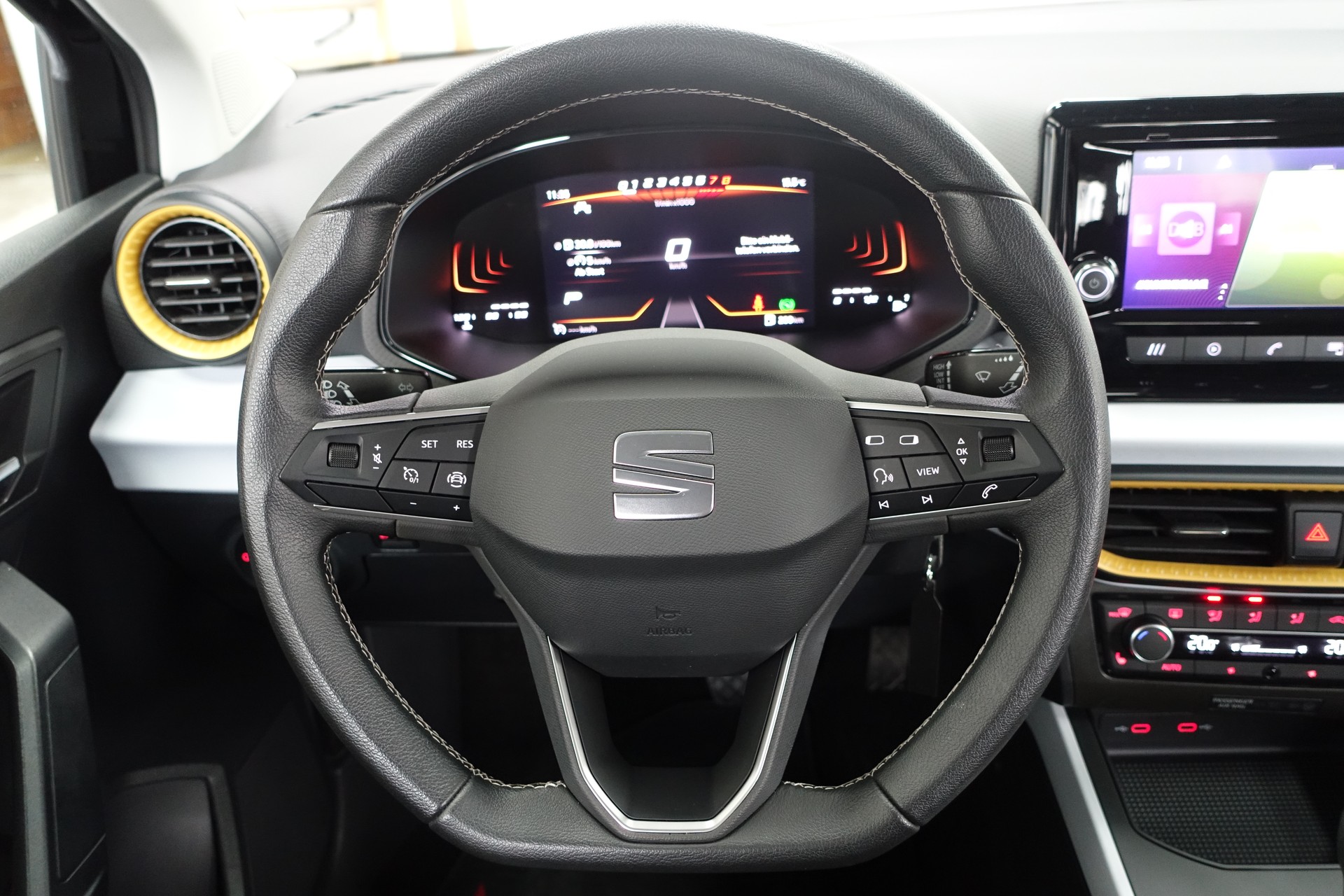 SEAT Arona 1.0 TSI 110 Style DSG-image-16