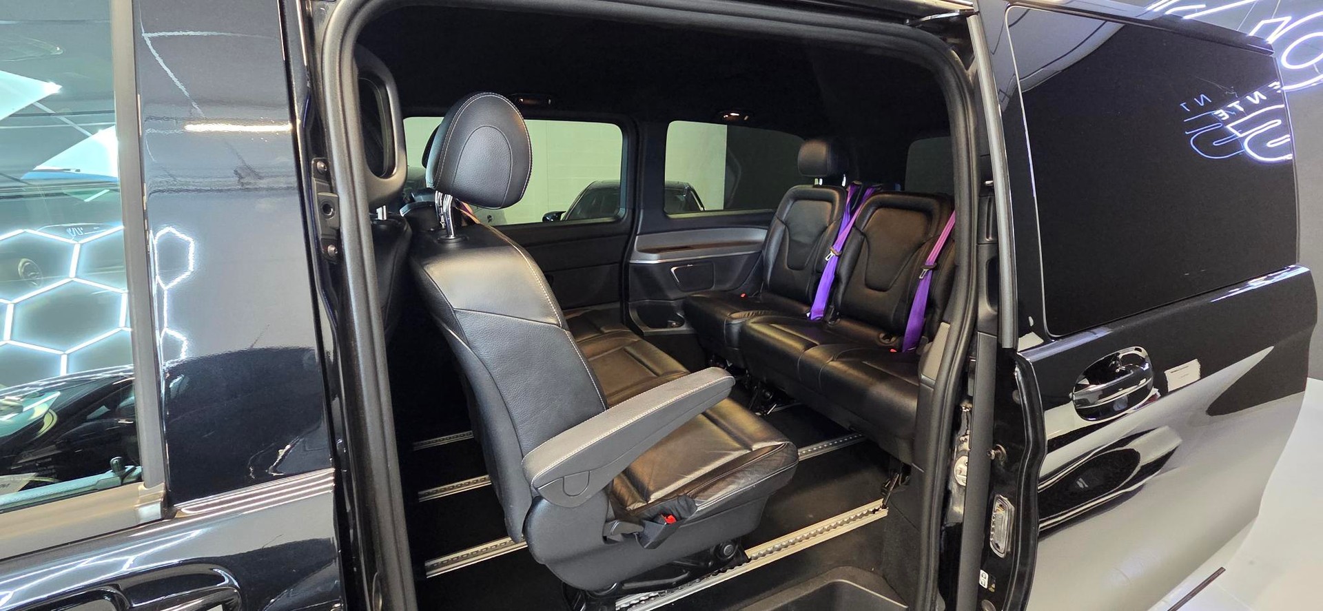 MERCEDES-BENZ V 250 d extralang 4Matic 7G-Tronic-image-6