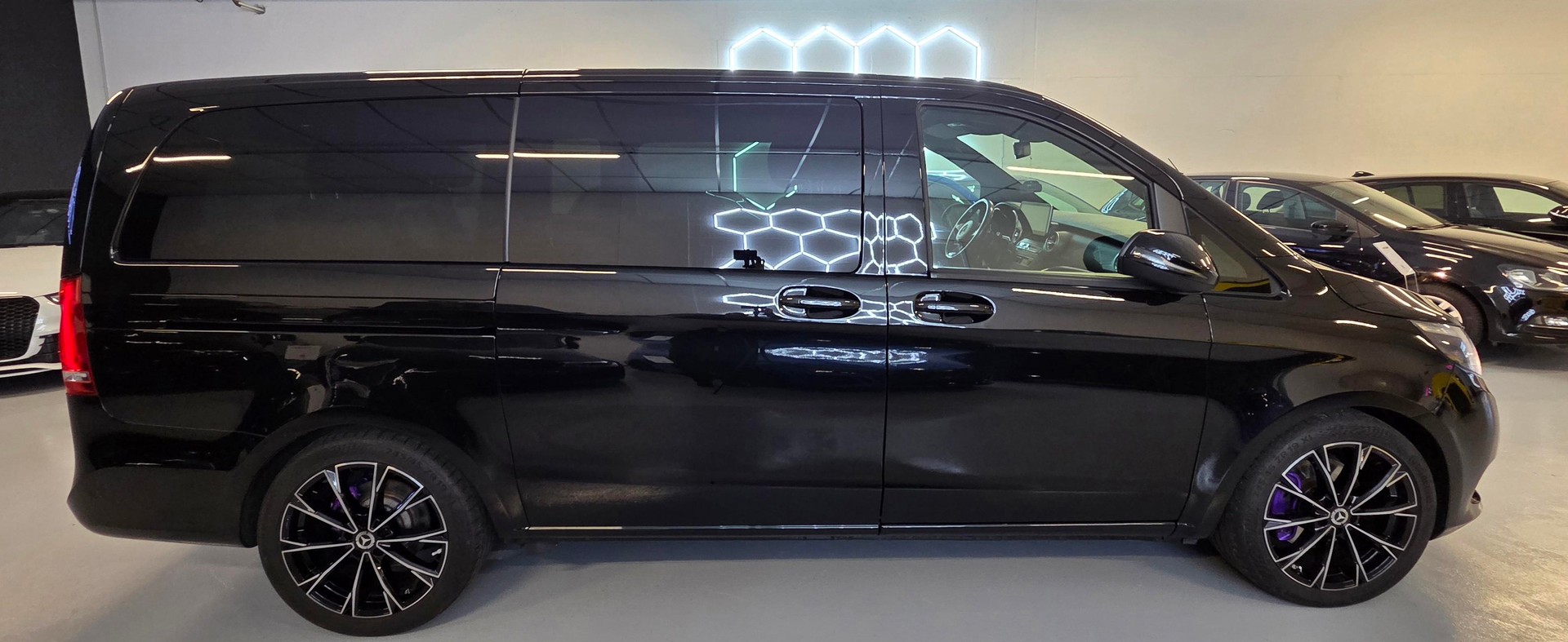MERCEDES-BENZ V 250 d extralang 4Matic 7G-Tronic-image-2
