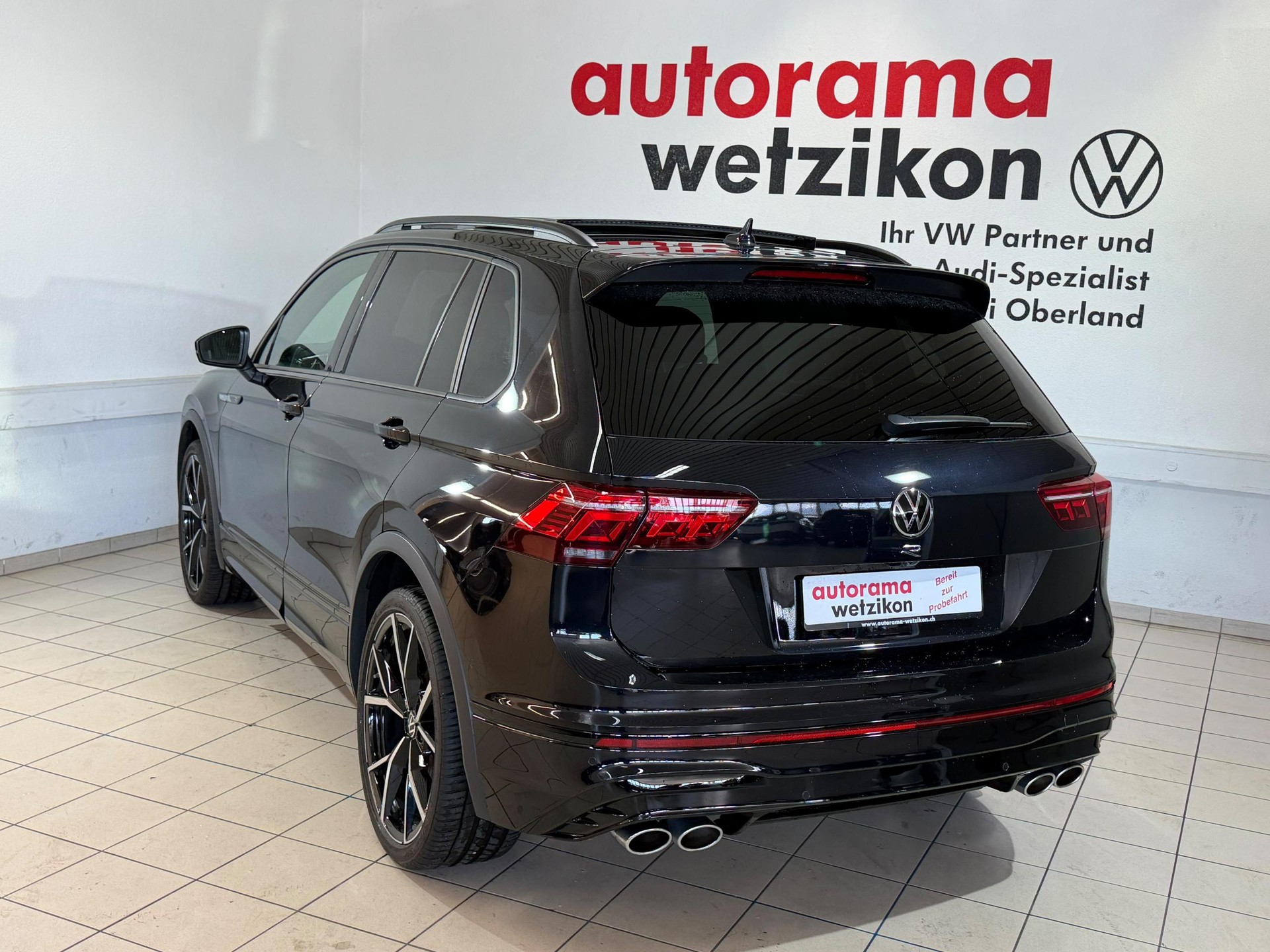 VW Tiguan 2.0TSI R 4Motion DSG-showroom-element-3