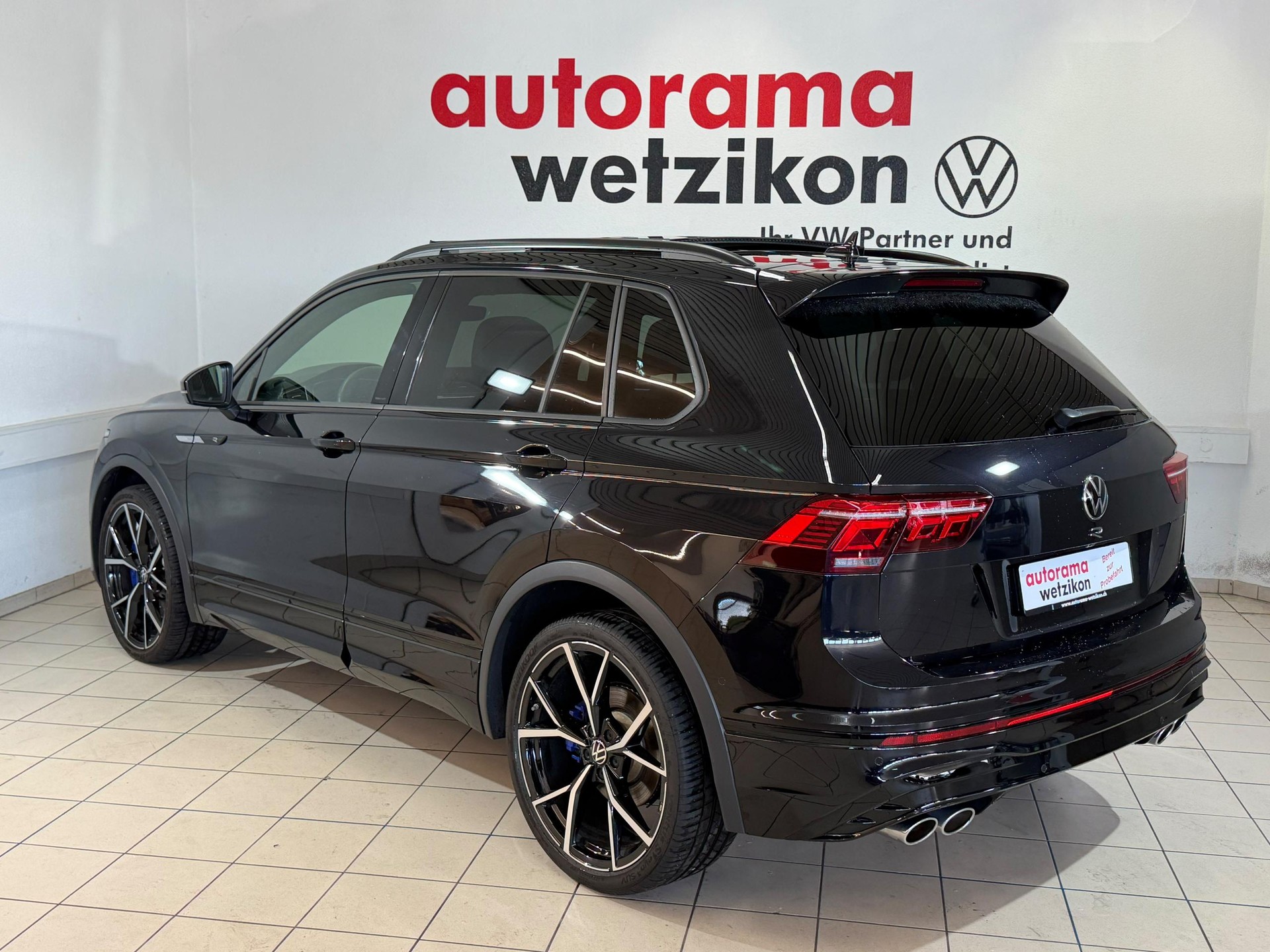 VW Tiguan 2.0TSI R 4Motion DSG-showroom-element-2