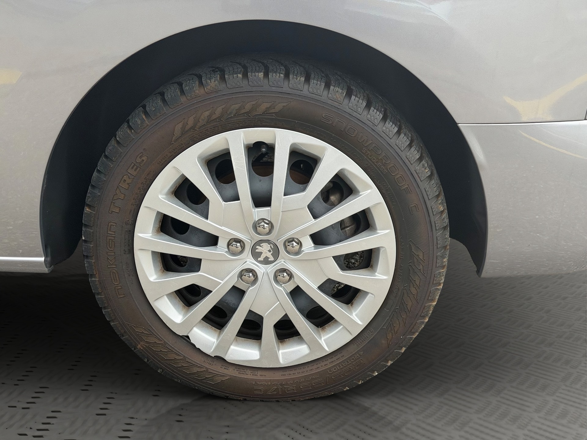 PEUGEOT Traveller 2.0 BlueHDi Business VIP Standard EAT8-image-25