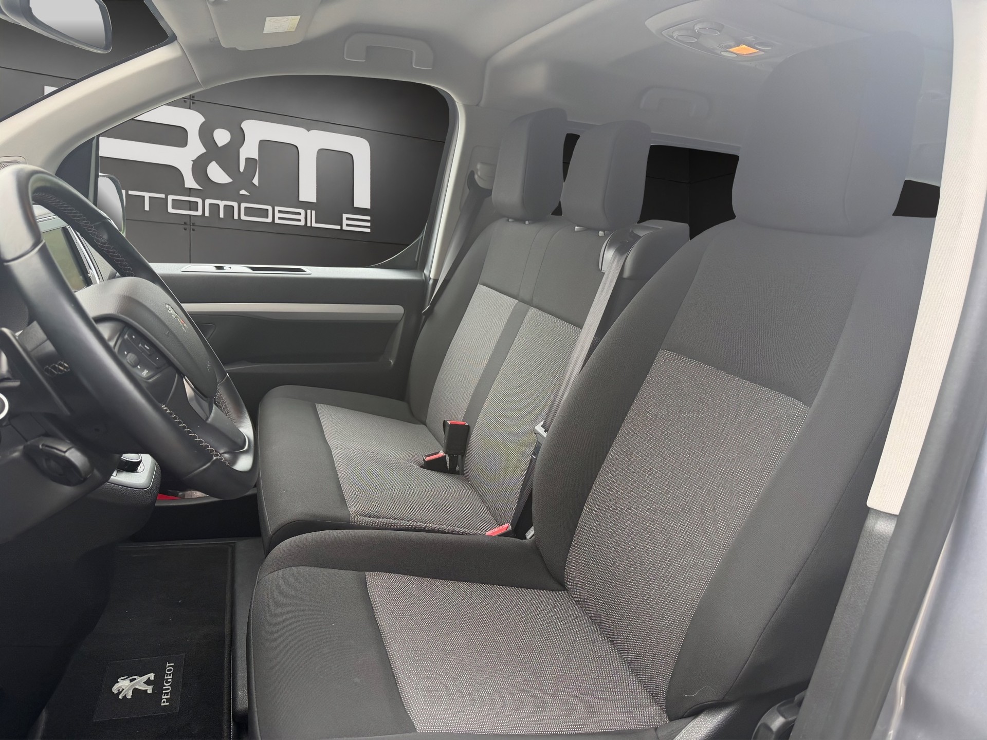 PEUGEOT Traveller 2.0 BlueHDi Business VIP Standard EAT8-image-9