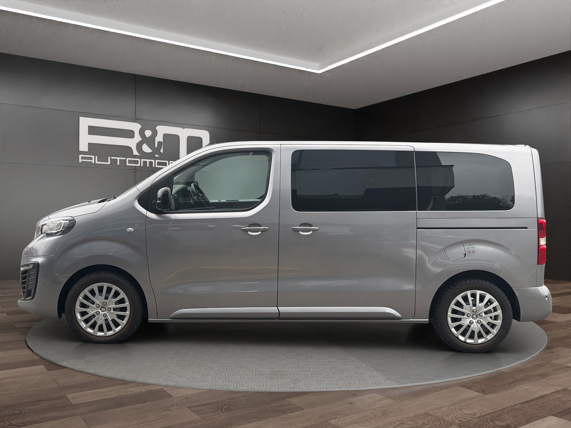 PEUGEOT Traveller 2.0 BlueHDi Business VIP Standard EAT8-image-6