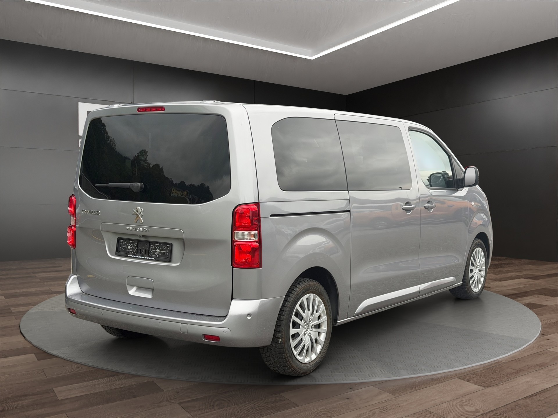 PEUGEOT Traveller 2.0 BlueHDi Business VIP Standard EAT8-image-3