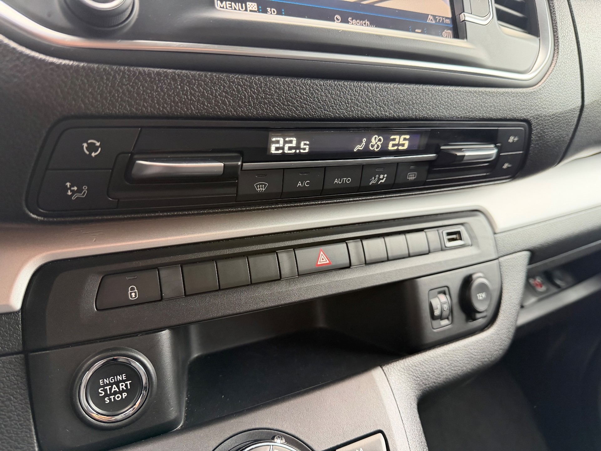 PEUGEOT Traveller 2.0 BlueHDi Business VIP Standard EAT8-image-19
