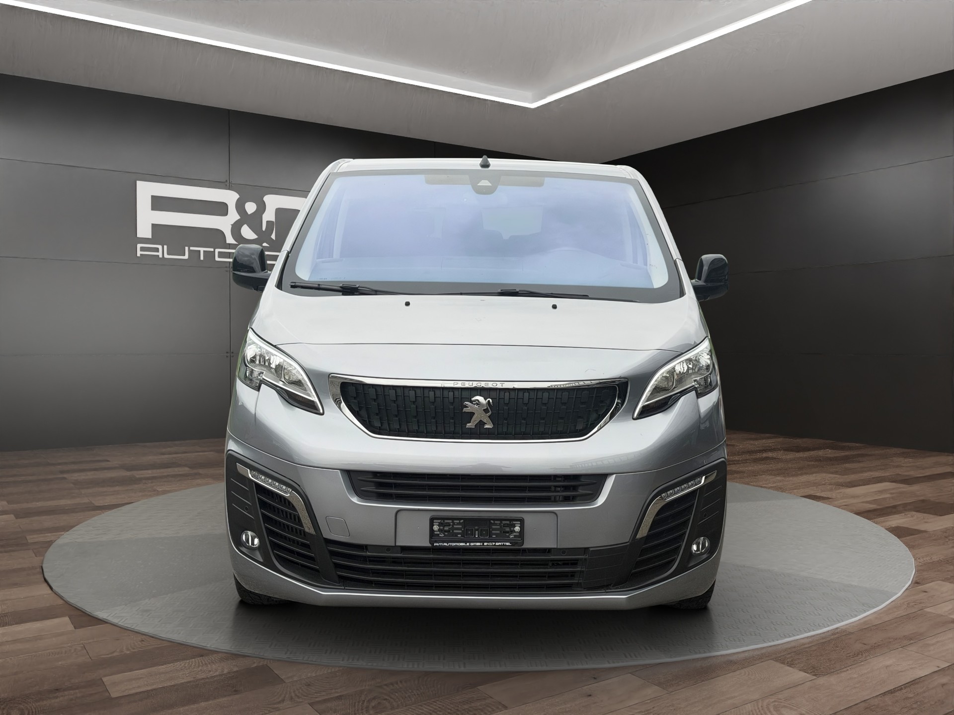 PEUGEOT Traveller 2.0 BlueHDi Business VIP Standard EAT8-image-1