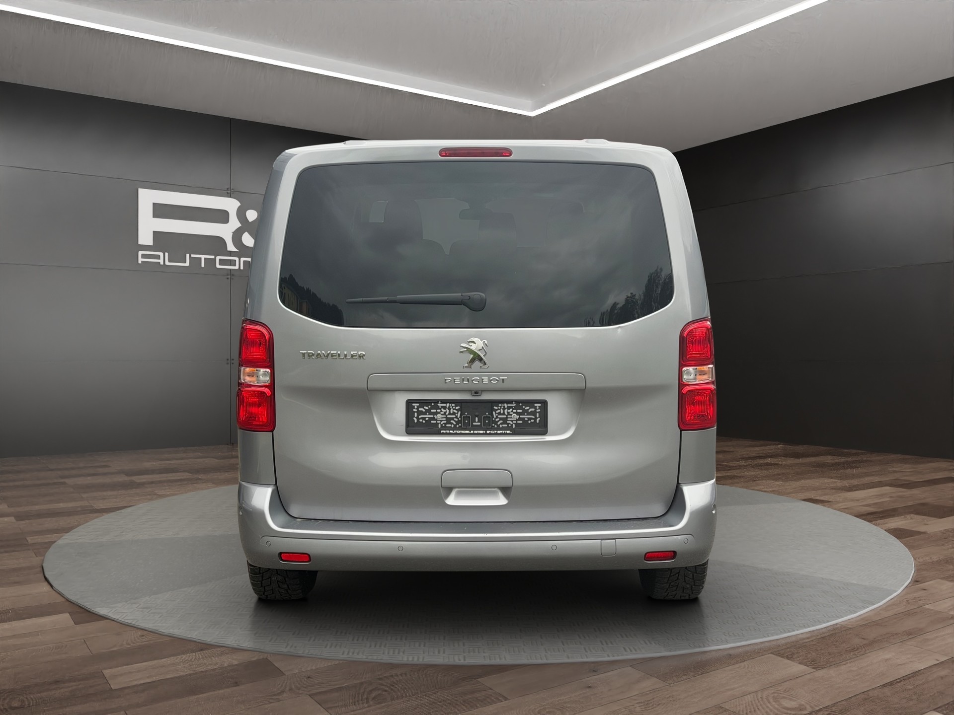 PEUGEOT Traveller 2.0 BlueHDi Business VIP Standard EAT8-image-4