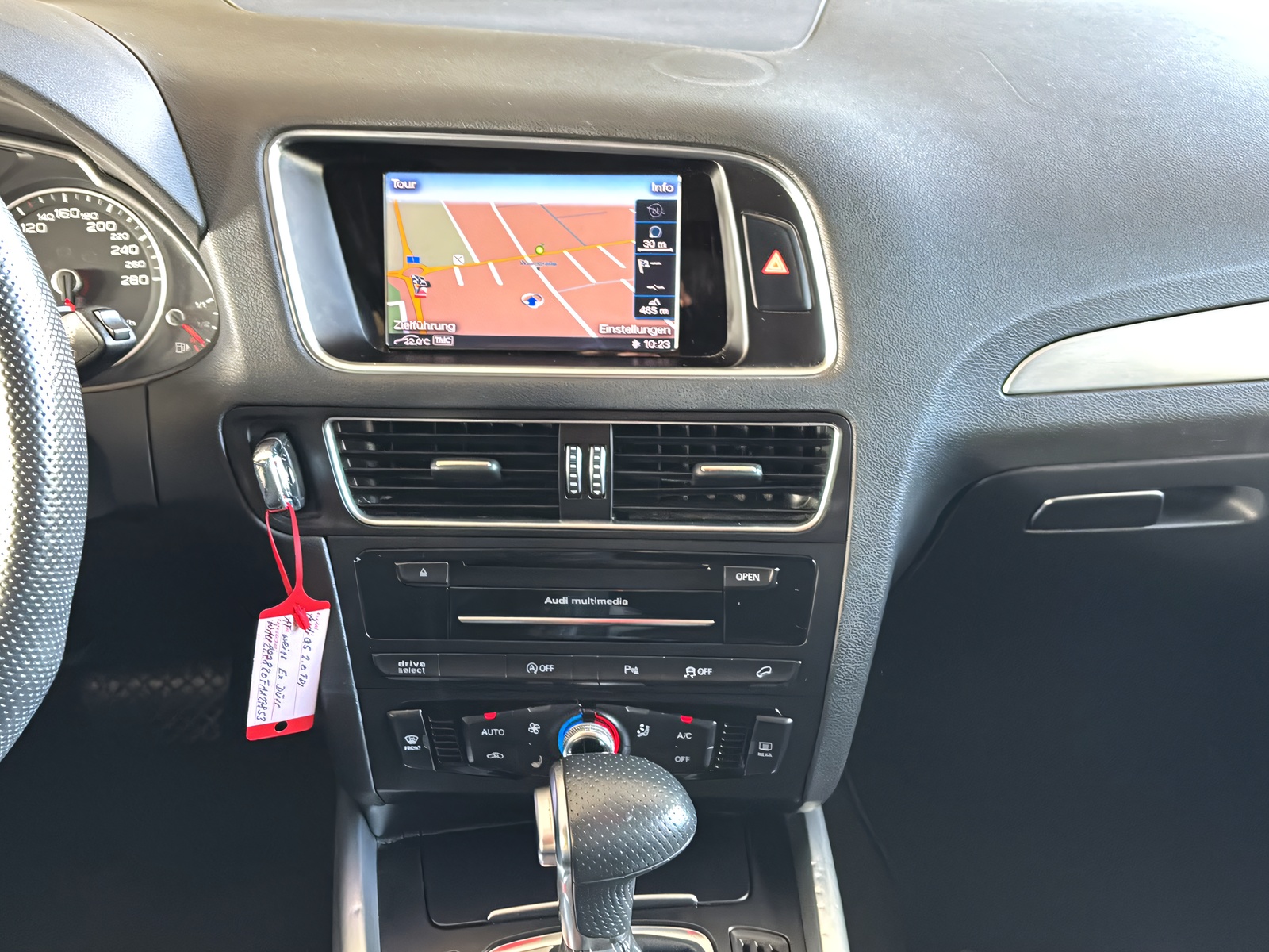 AUDI Q5 2.0 TDI quattro S-Tronic-image-5