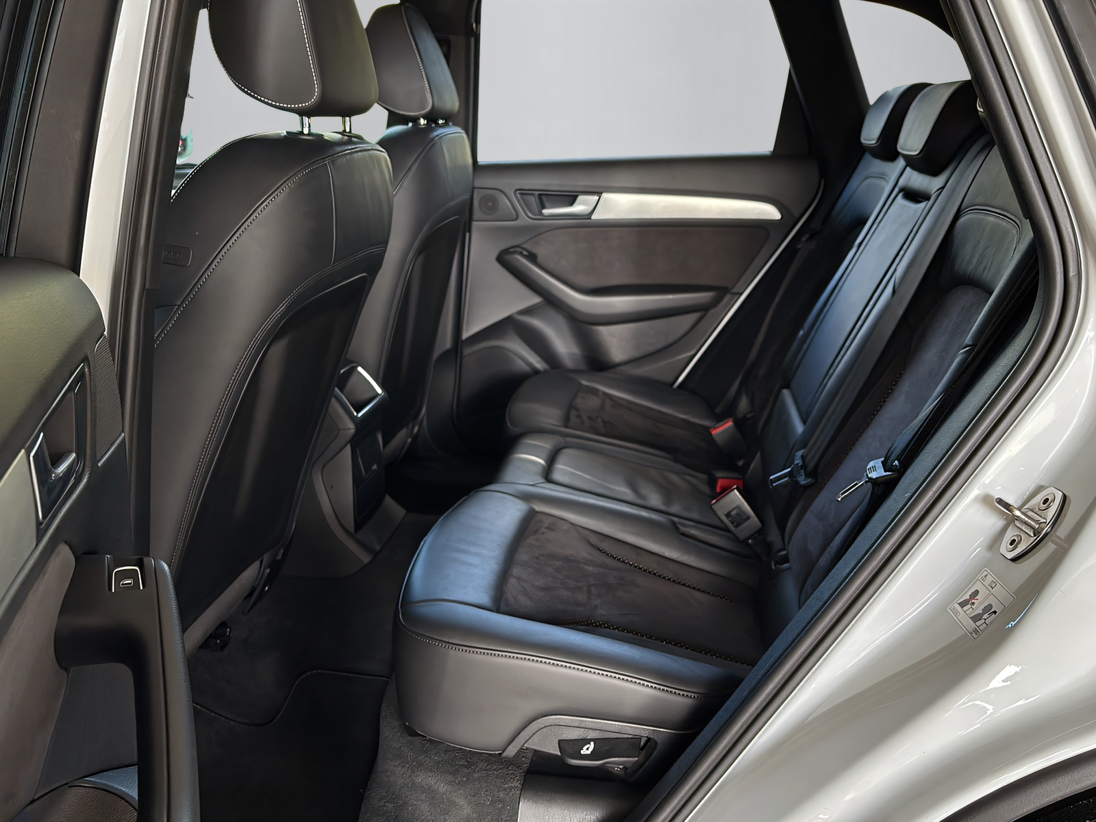 AUDI Q5 2.0 TDI quattro S-Tronic-image-6