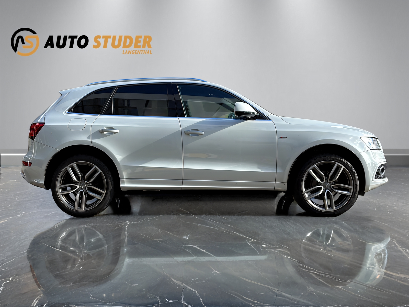AUDI Q5 2.0 TDI quattro S-Tronic-image-12