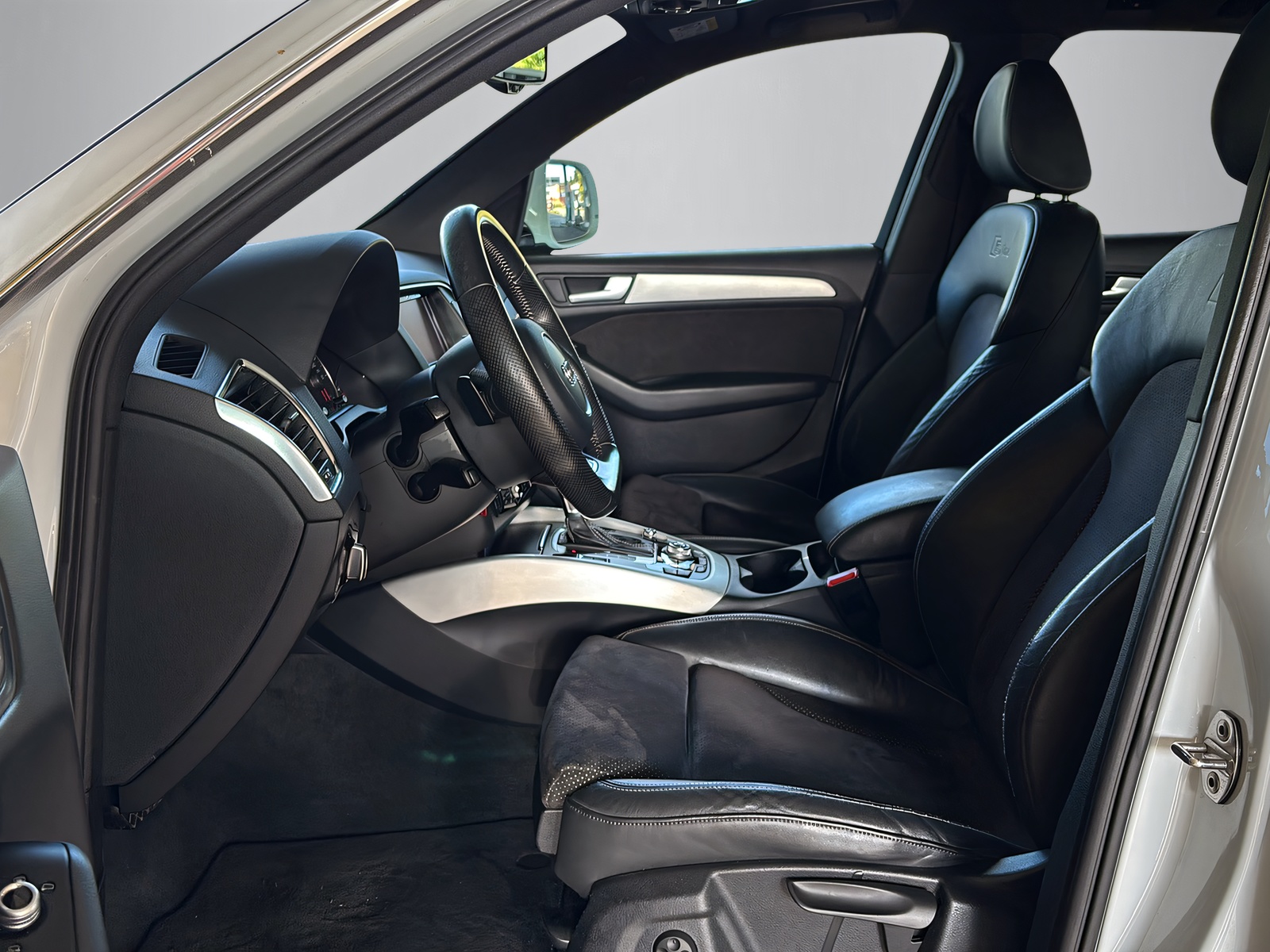 AUDI Q5 2.0 TDI quattro S-Tronic-image-2