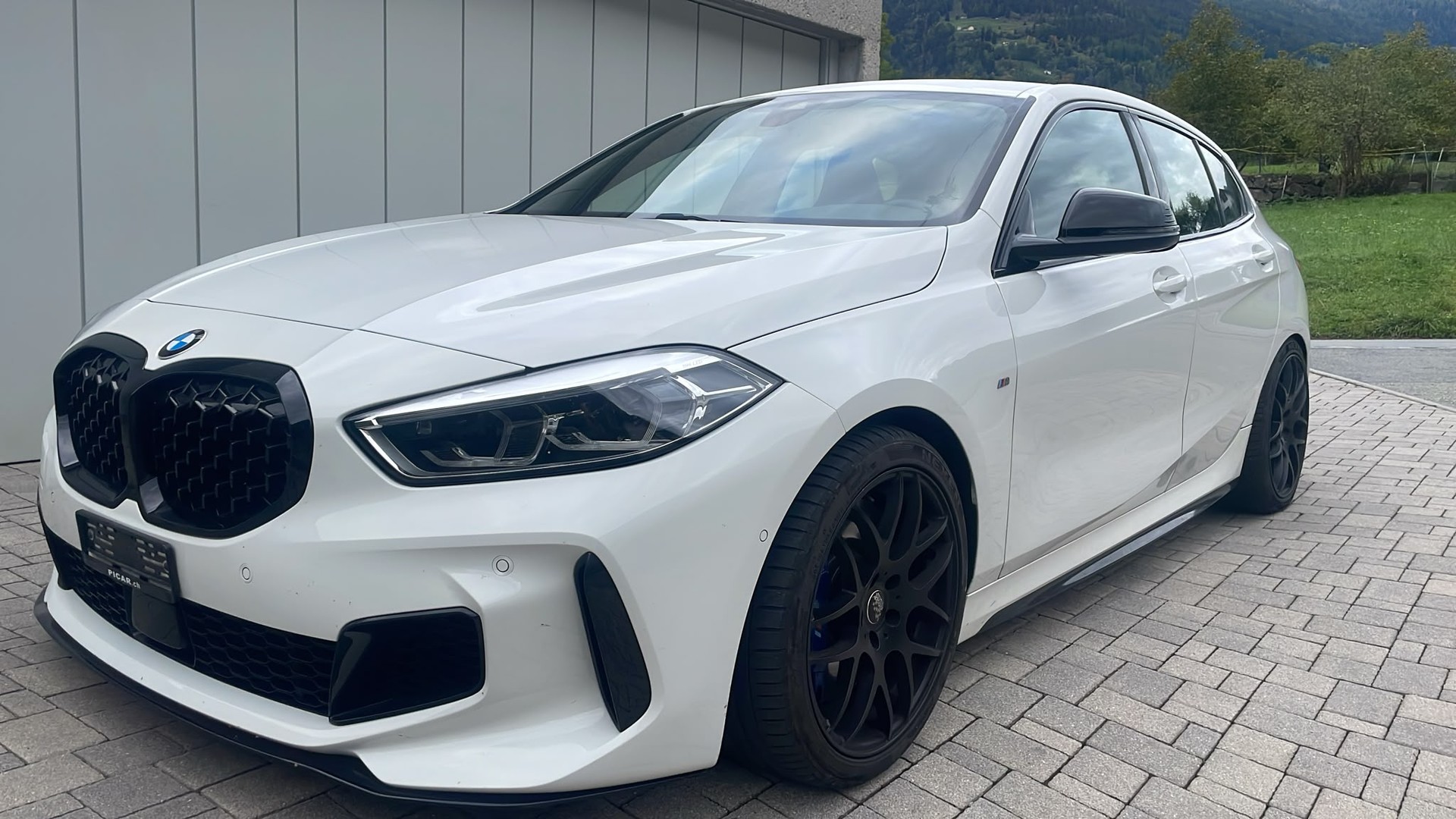 BMW M135i xDrive Steptronic-image-1