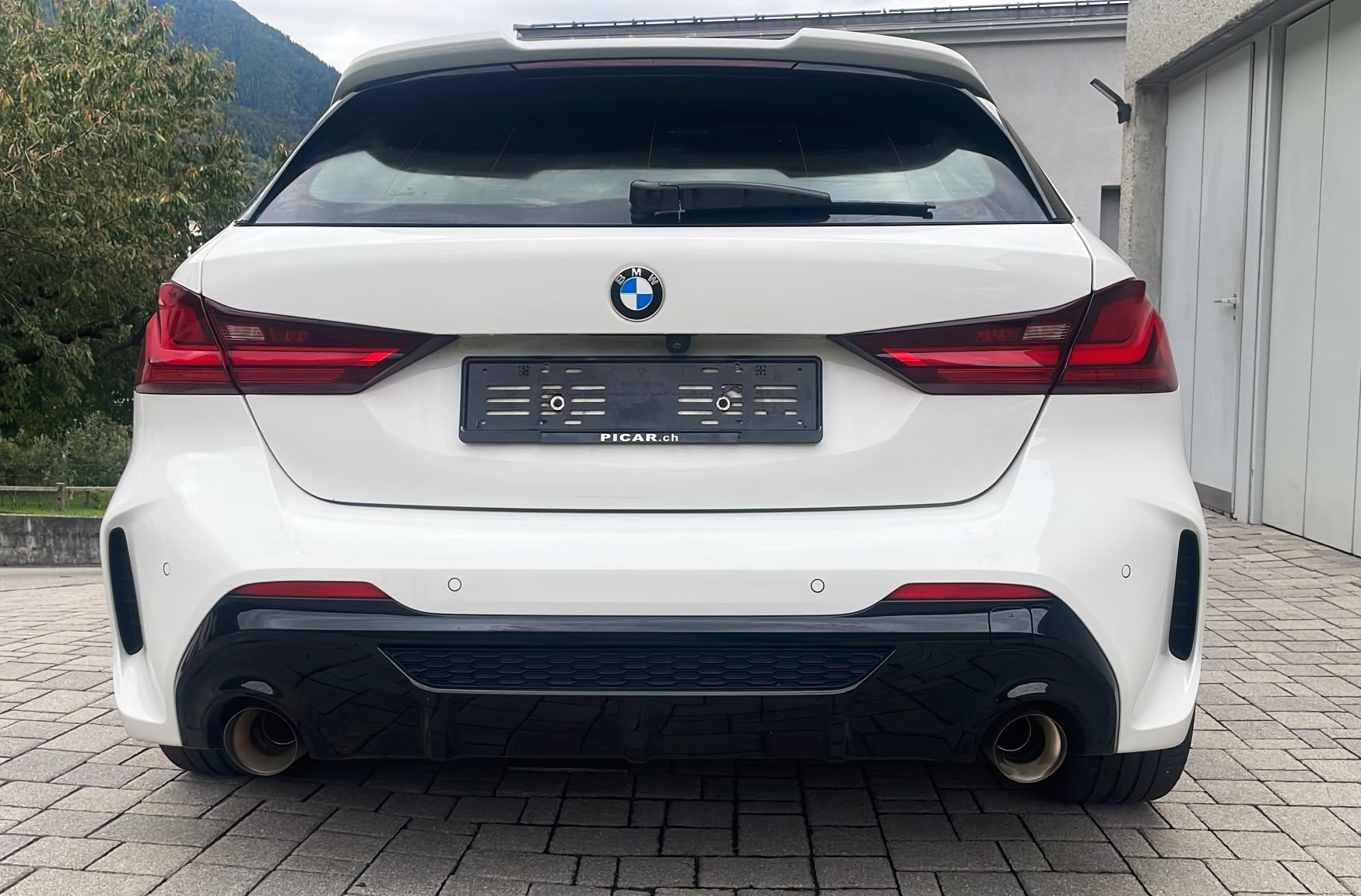 BMW M135i xDrive Steptronic-image-6