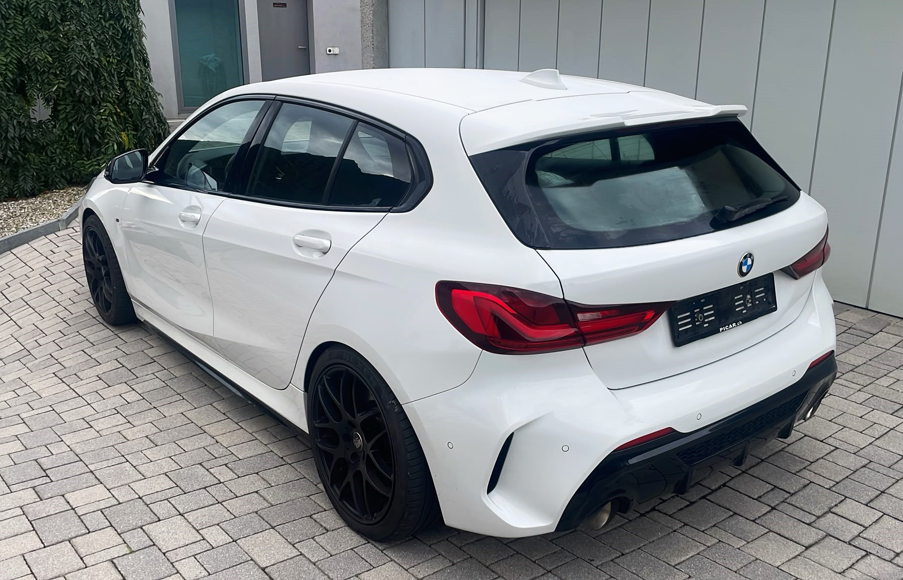 BMW M135i xDrive Steptronic-image-5