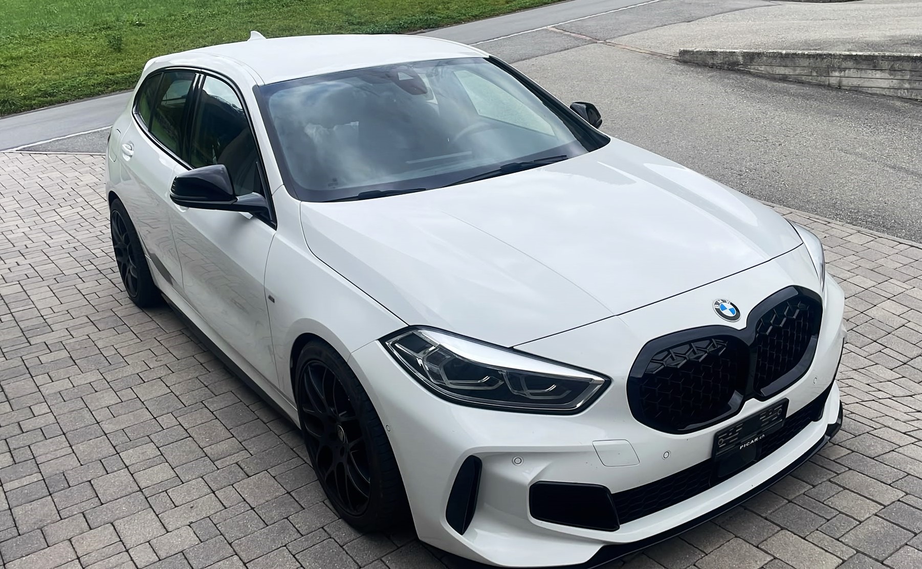 BMW M135i xDrive Steptronic-image-3