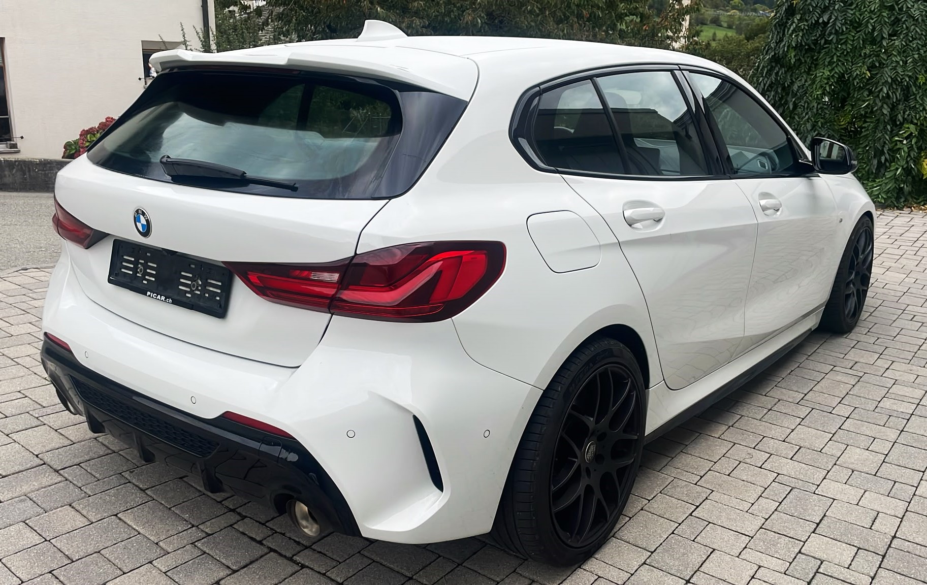 BMW M135i xDrive Steptronic-image-4