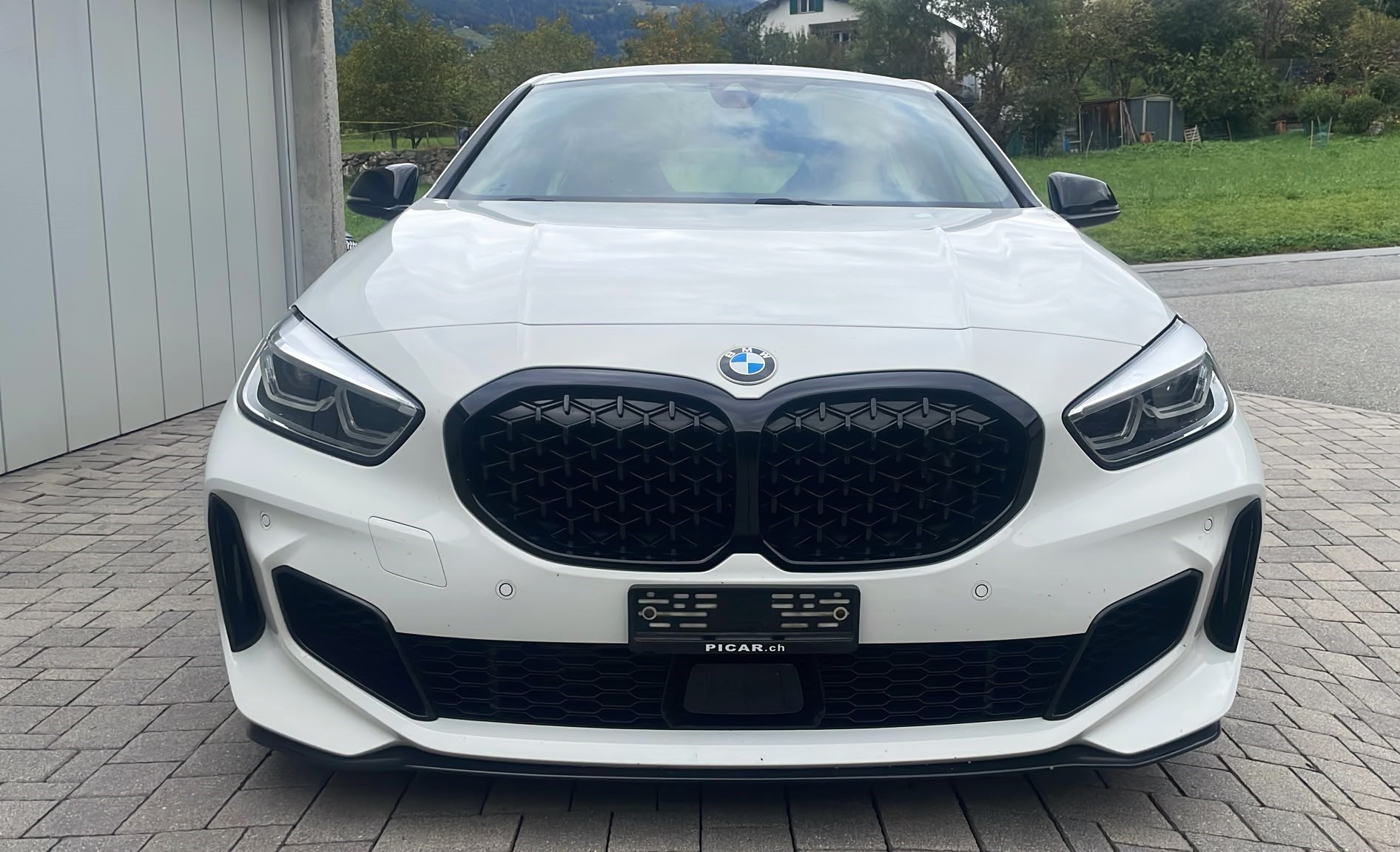 BMW M135i xDrive Steptronic-image-2