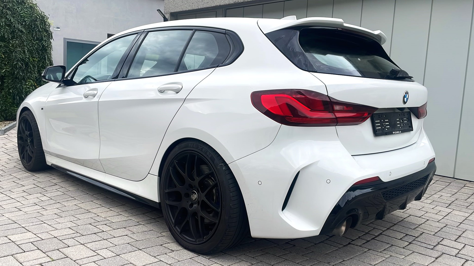 BMW M135i xDrive Steptronic-image-7